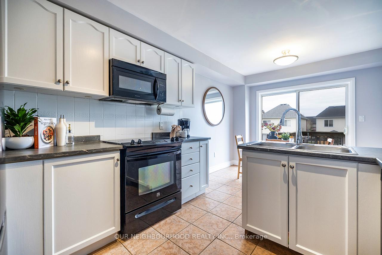 Photo 10 of 558 Brasswinds Trail, Oshawa, Pinecrest — HOMEH