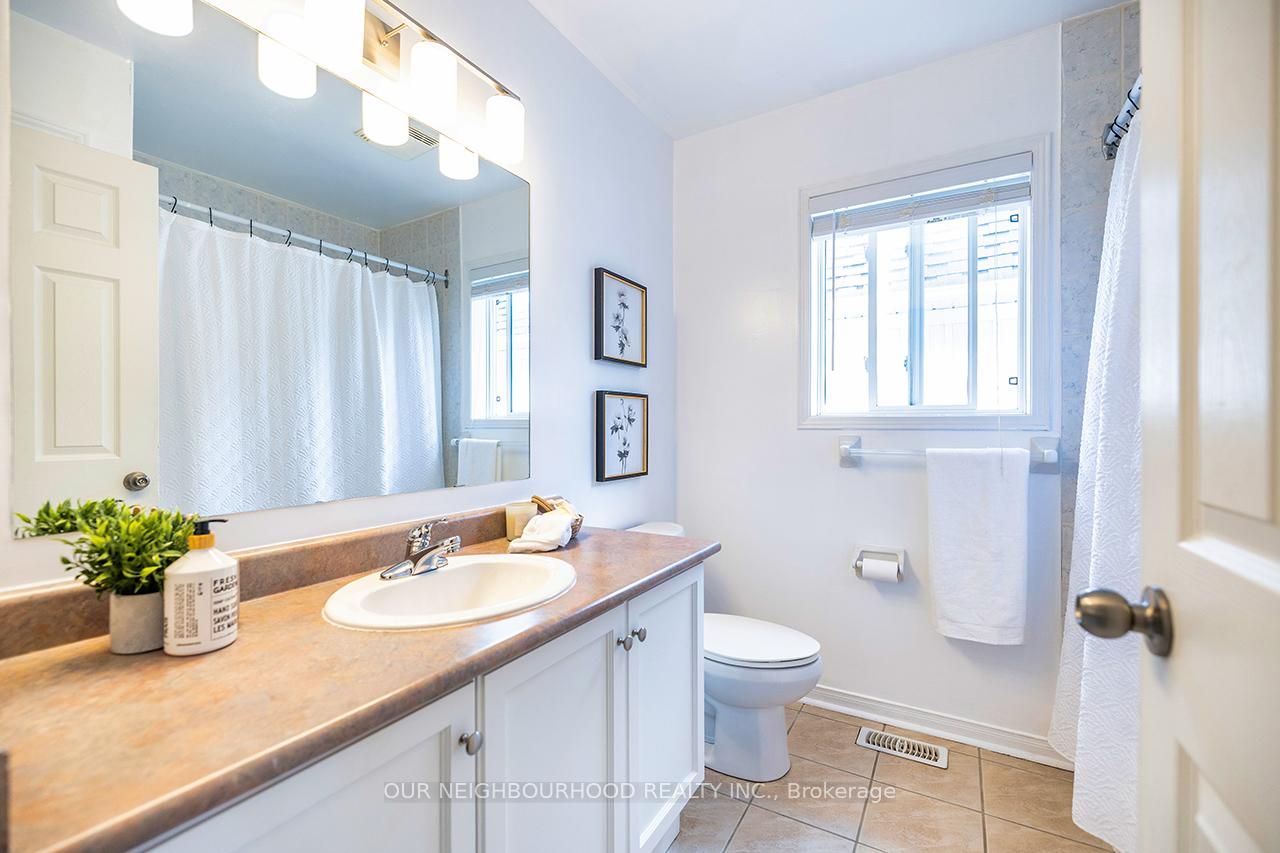 Photo 25 of 558 Brasswinds Trail, Oshawa, Pinecrest — HOMEH