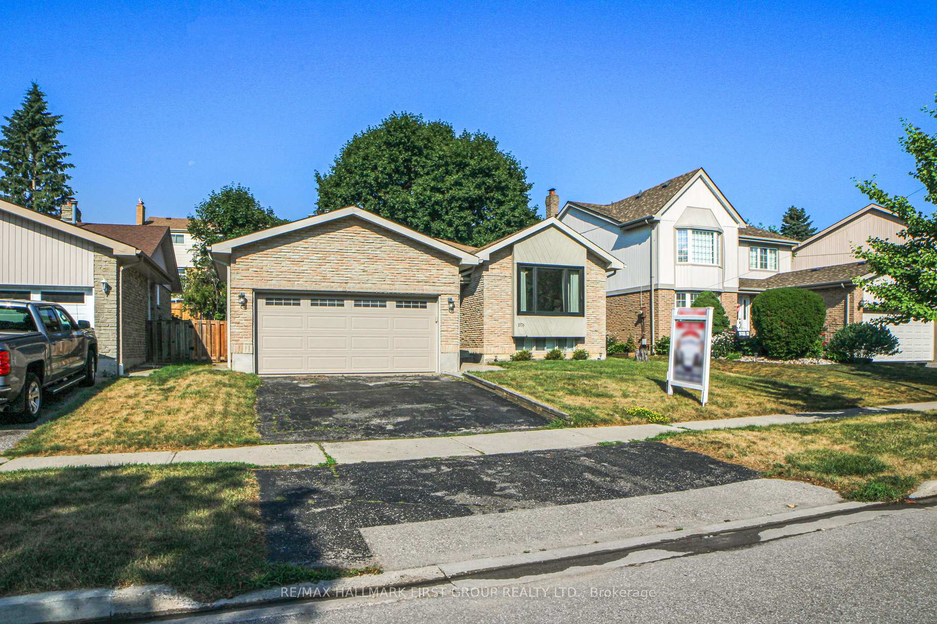 Photo 2 of 1876 New Street, Pickering, Amberlea — HOMEH
