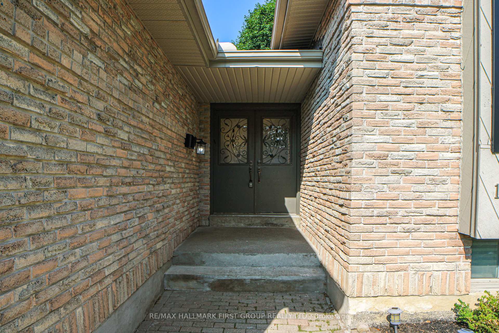 Photo 4 of 1876 New Street, Pickering, Amberlea — HOMEH