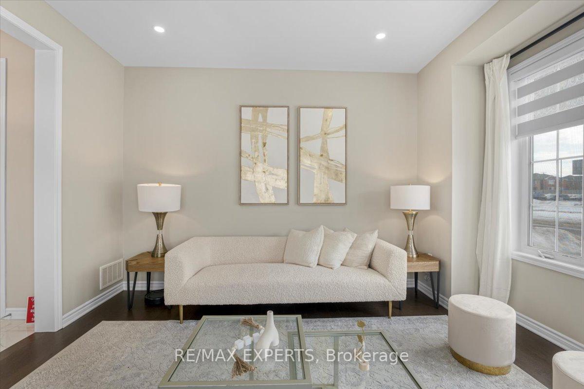 Photo 7 of 668 Kennedy Circle W, Milton, Cobban — HOMEH