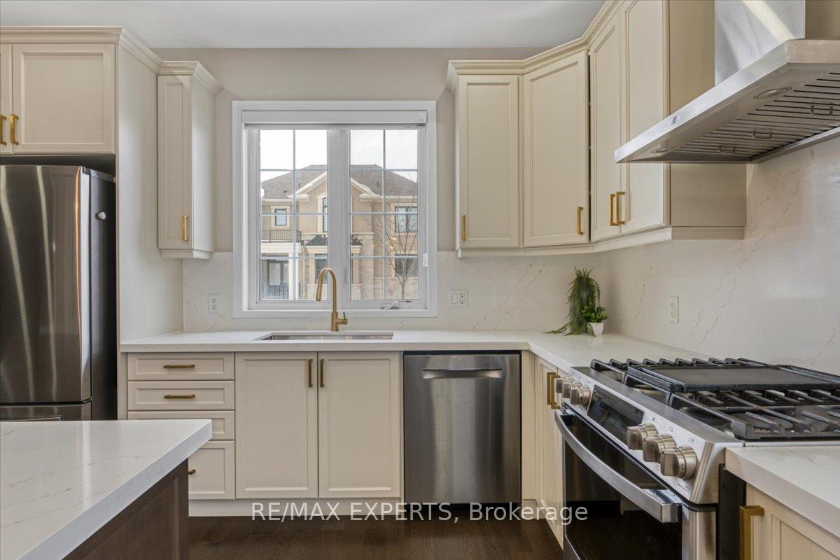 Photo 14 of 668 Kennedy Circle W, Milton, Cobban — HOMEH
