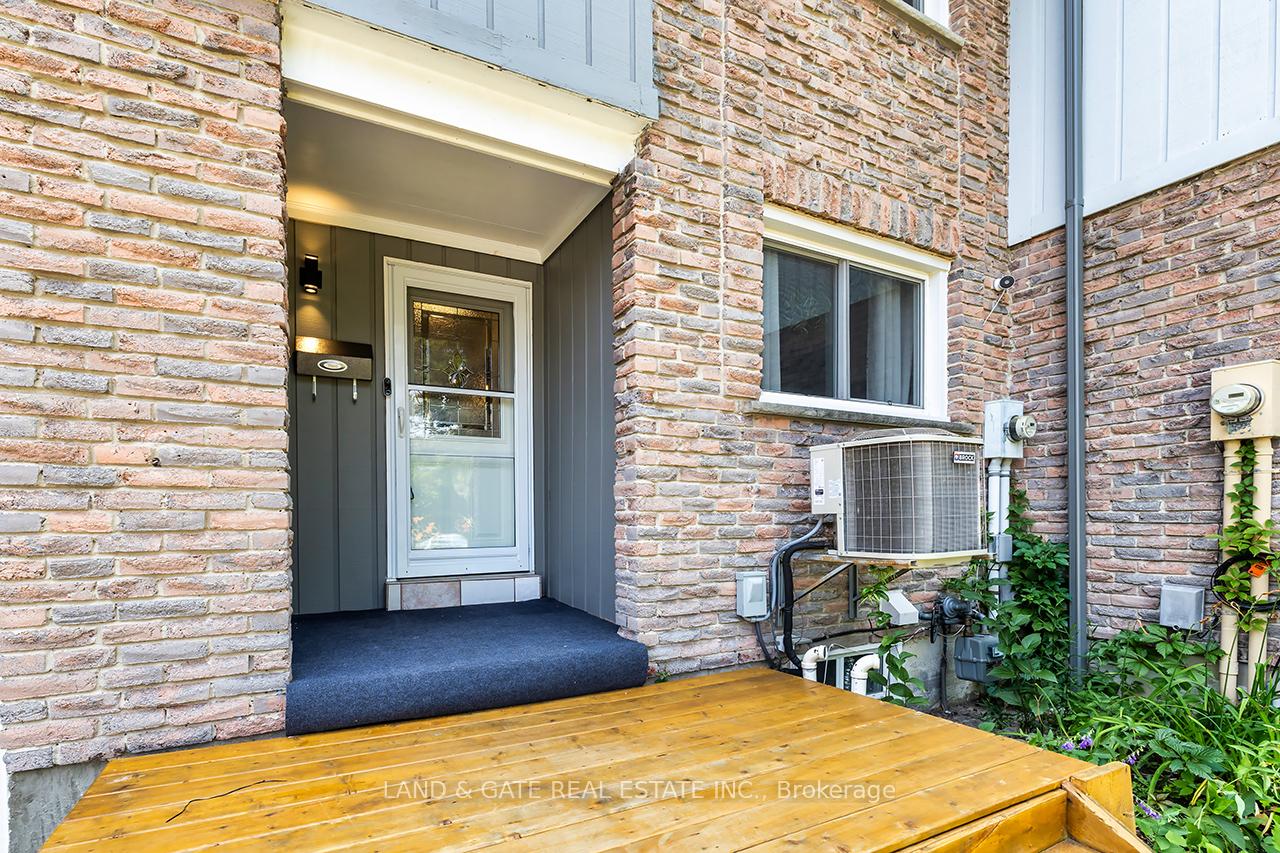 Photo 3 of 1753 Foleyet Crescent, Pickering, Liverpool — HOMEH