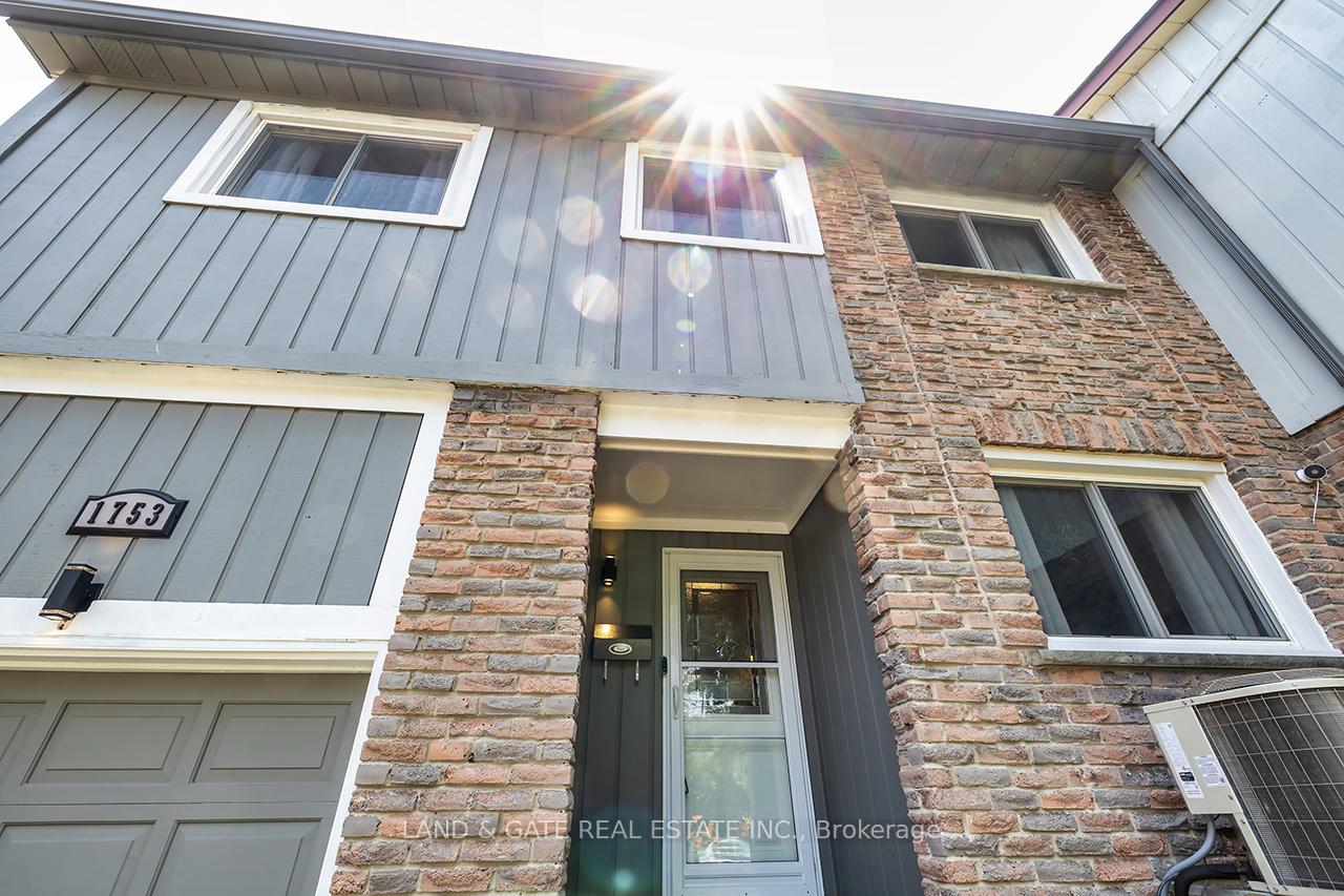 Photo 4 of 1753 Foleyet Crescent, Pickering, Liverpool — HOMEH