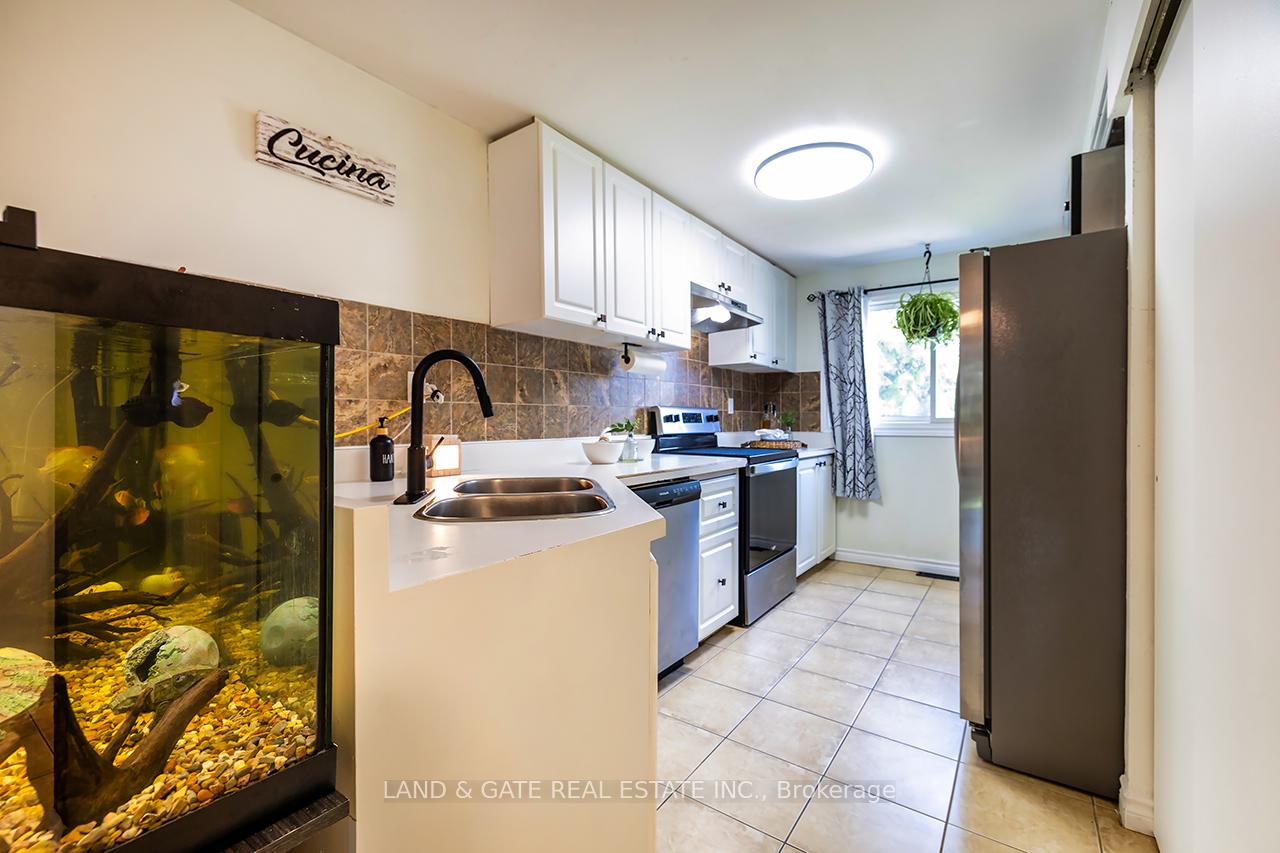 Photo 6 of 1753 Foleyet Crescent, Pickering, Liverpool — HOMEH