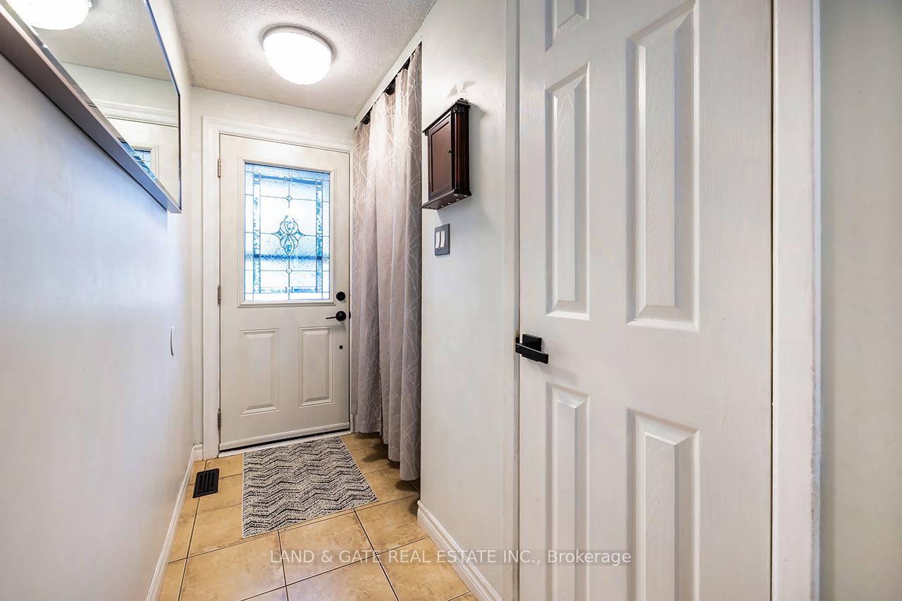 Photo 12 of 1753 Foleyet Crescent, Pickering, Liverpool — HOMEH
