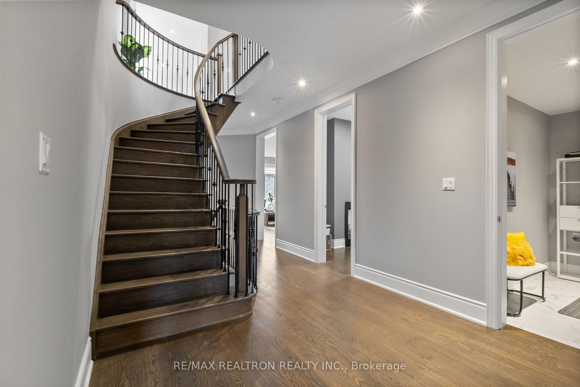 Photo 4 of 874 Wingarden Crescent, Pickering, Dunbarton — HOMEH