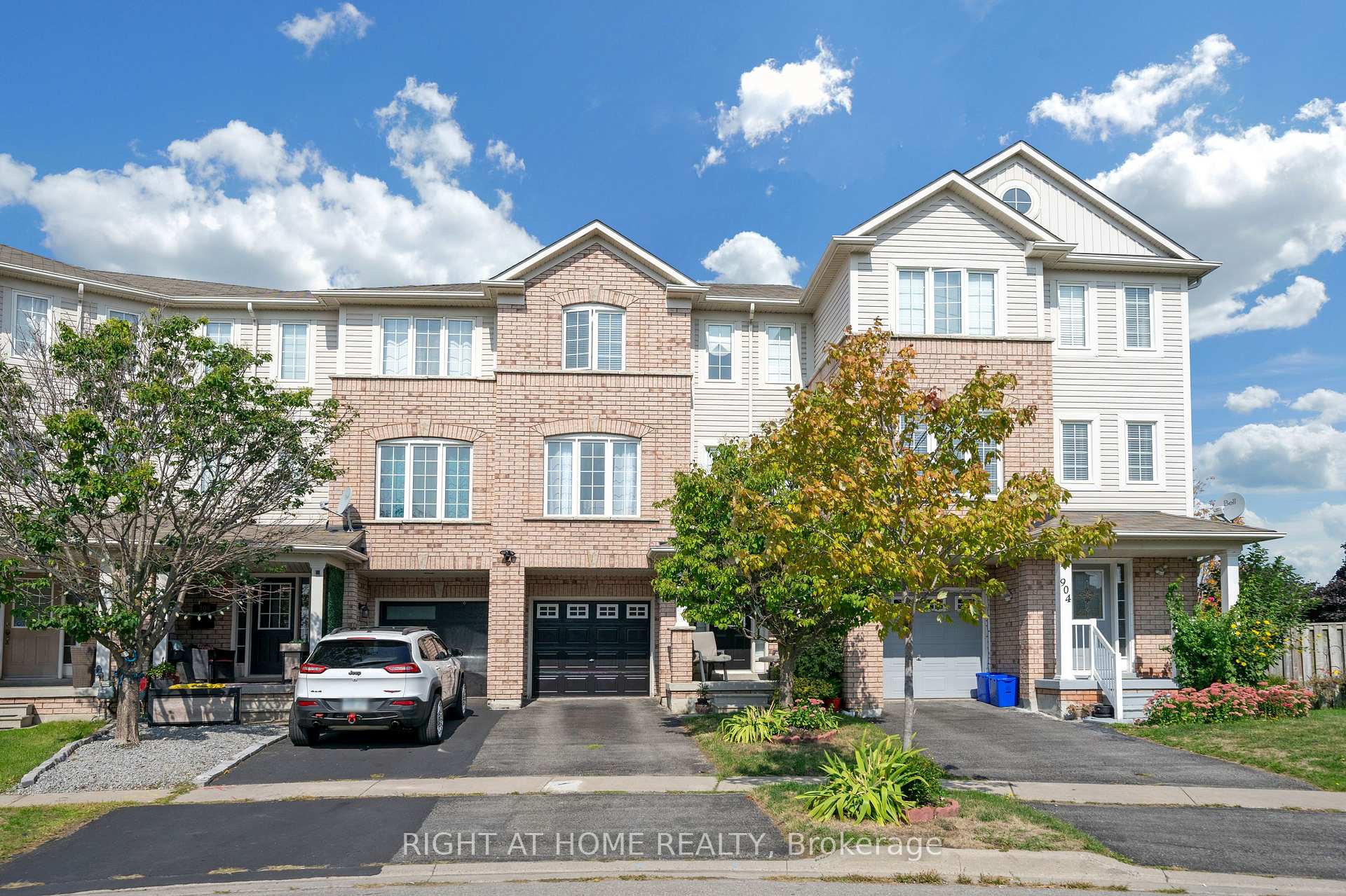 Photo 1 of 906 Bourne Crescent, Oshawa, Lakeview — HOMEH