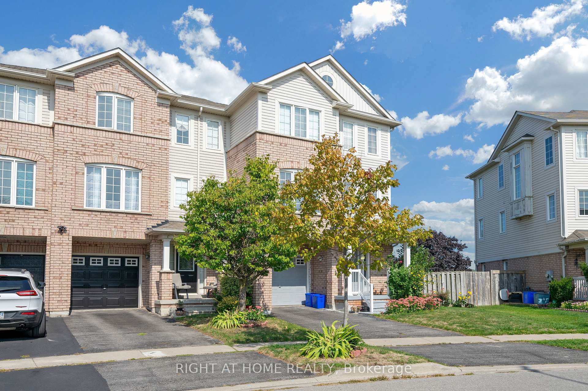 Photo 2 of 906 Bourne Crescent, Oshawa, Lakeview — HOMEH
