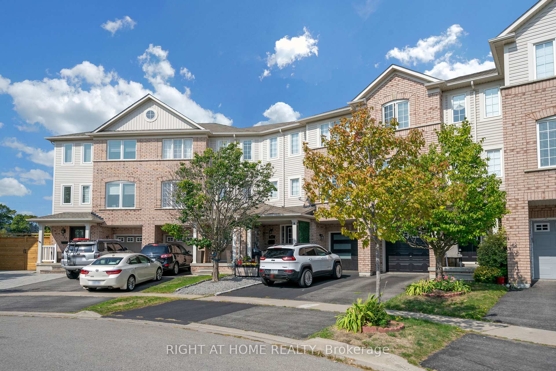 Photo 3 of 906 Bourne Crescent, Oshawa, Lakeview — HOMEH