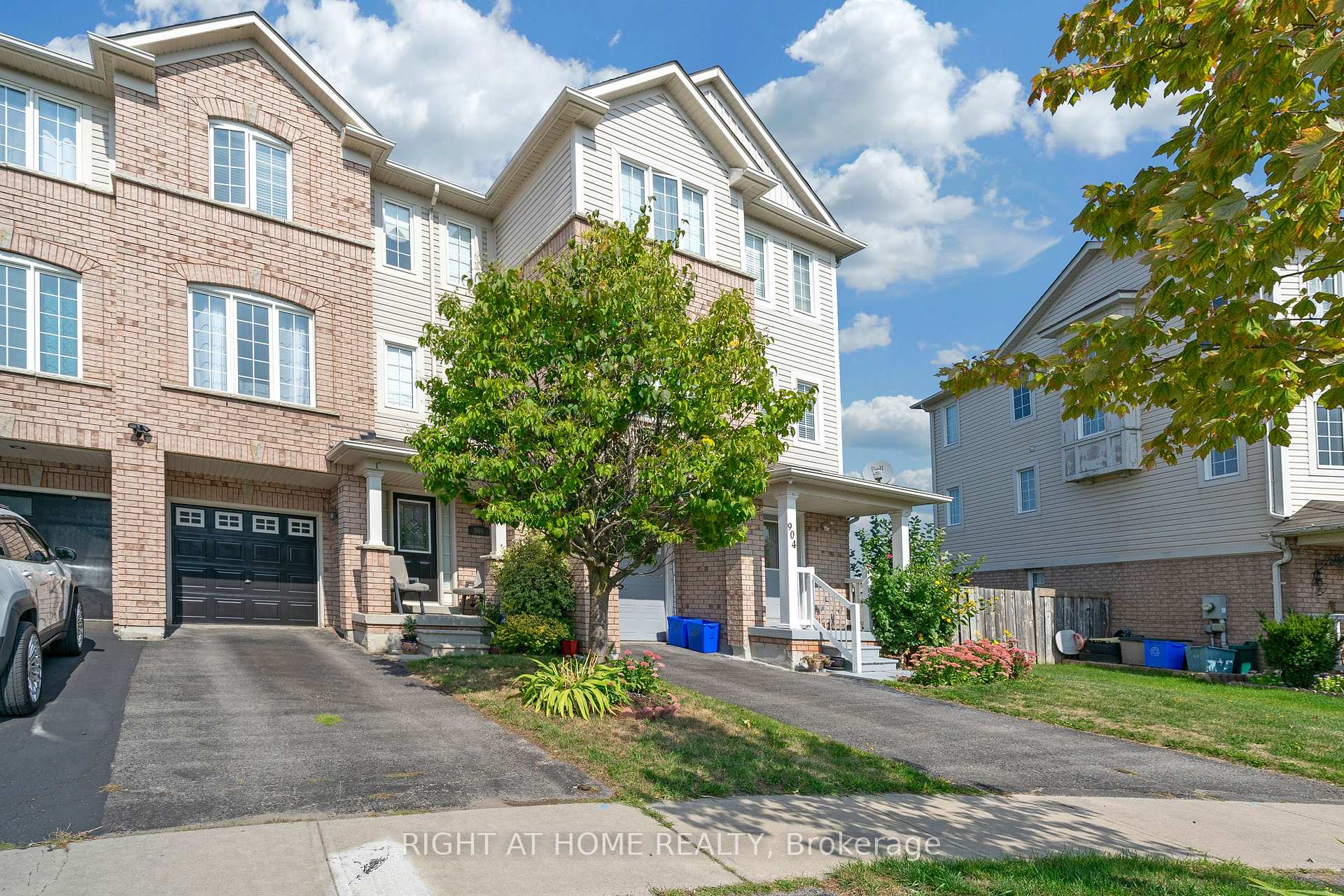 Photo 5 of 906 Bourne Crescent, Oshawa, Lakeview — HOMEH