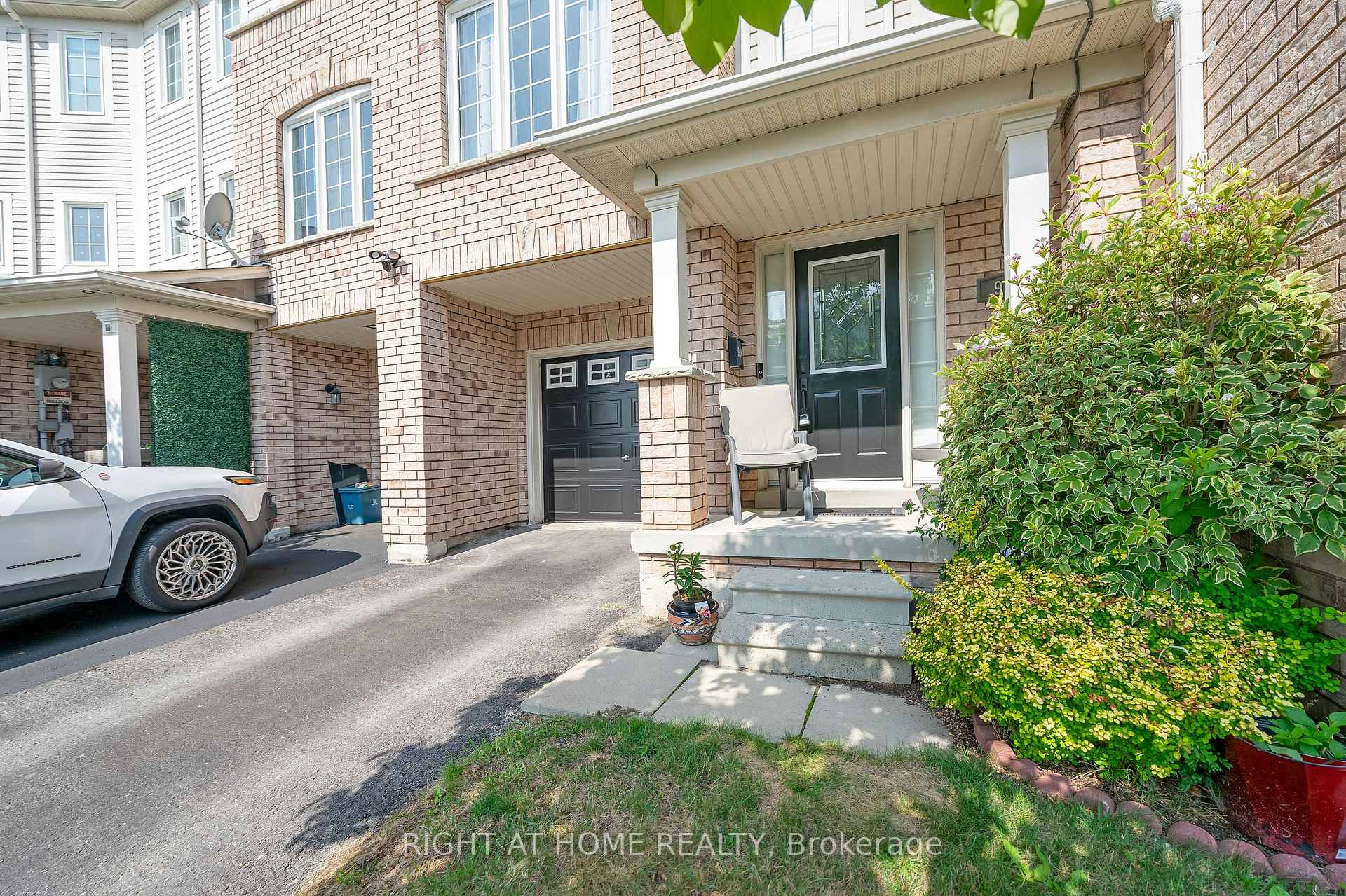 Photo 6 of 906 Bourne Crescent, Oshawa, Lakeview — HOMEH