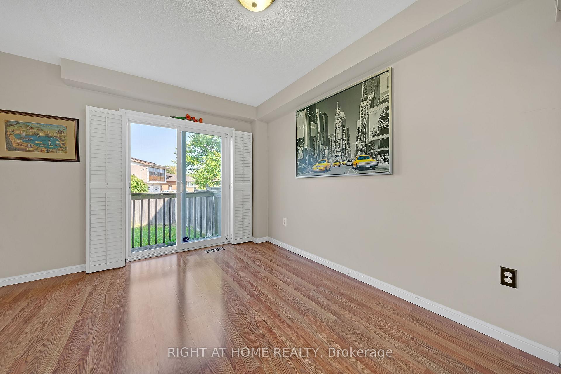 Photo 10 of 906 Bourne Crescent, Oshawa, Lakeview — HOMEH