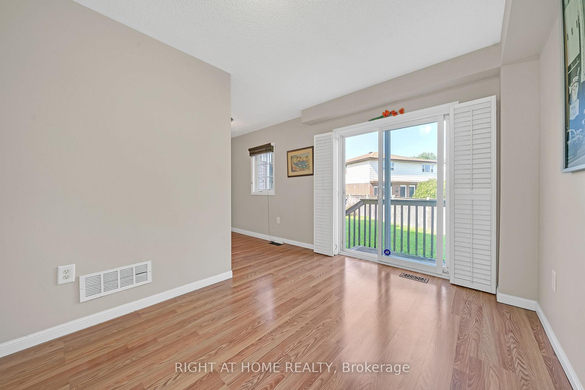 Photo 11 of 906 Bourne Crescent, Oshawa, Lakeview — HOMEH