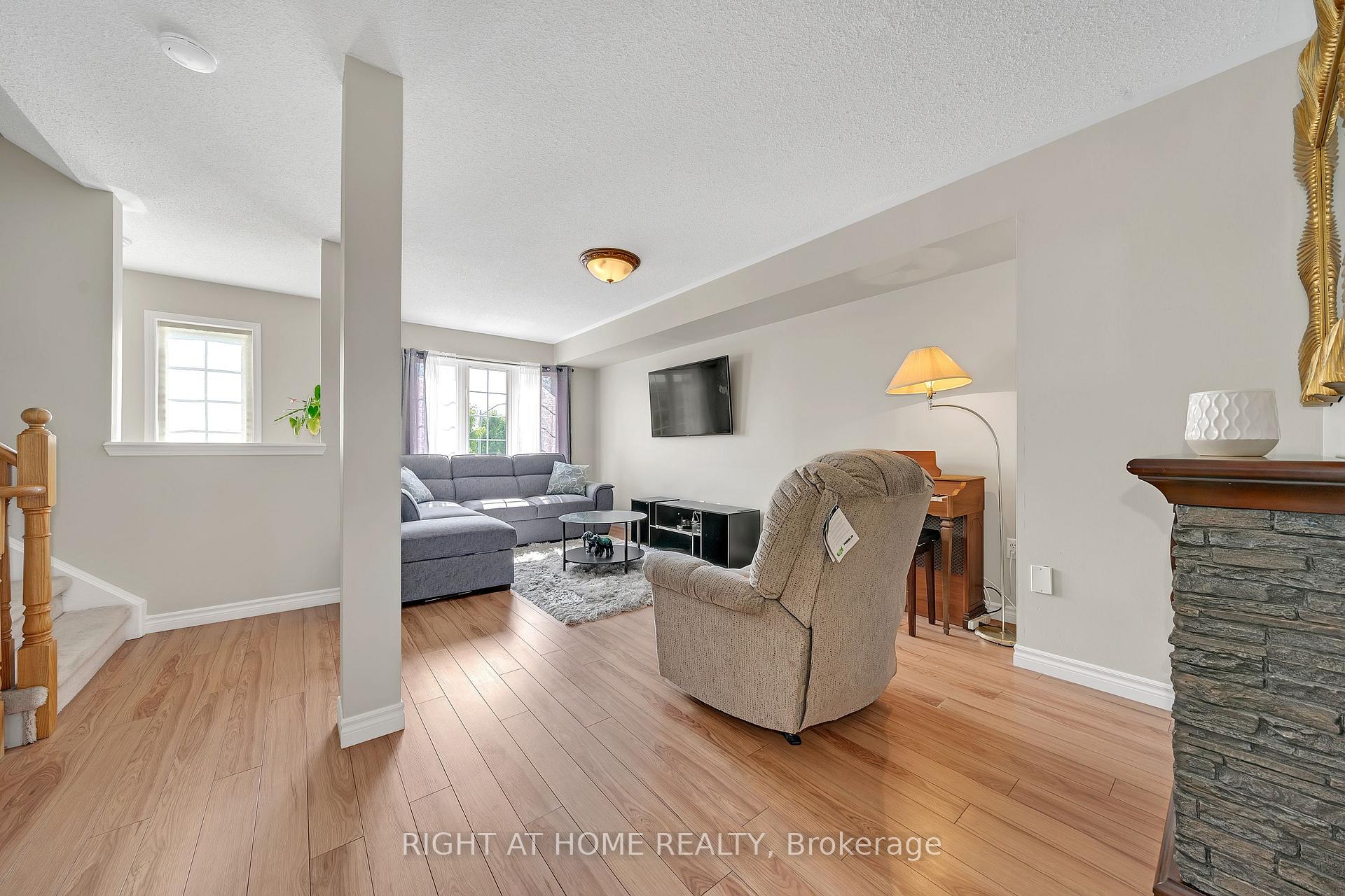 Photo 15 of 906 Bourne Crescent, Oshawa, Lakeview — HOMEH