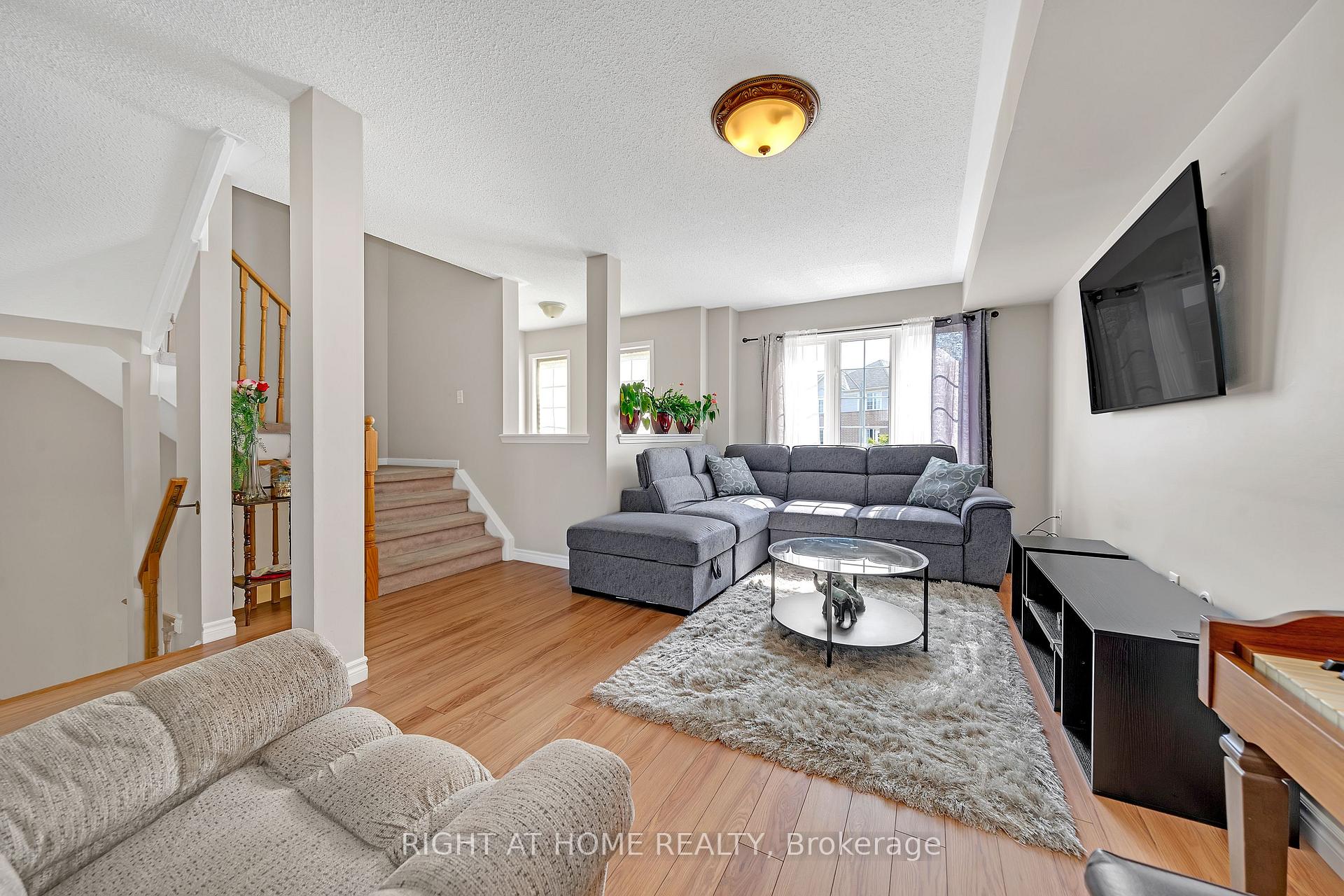 Photo 17 of 906 Bourne Crescent, Oshawa, Lakeview — HOMEH