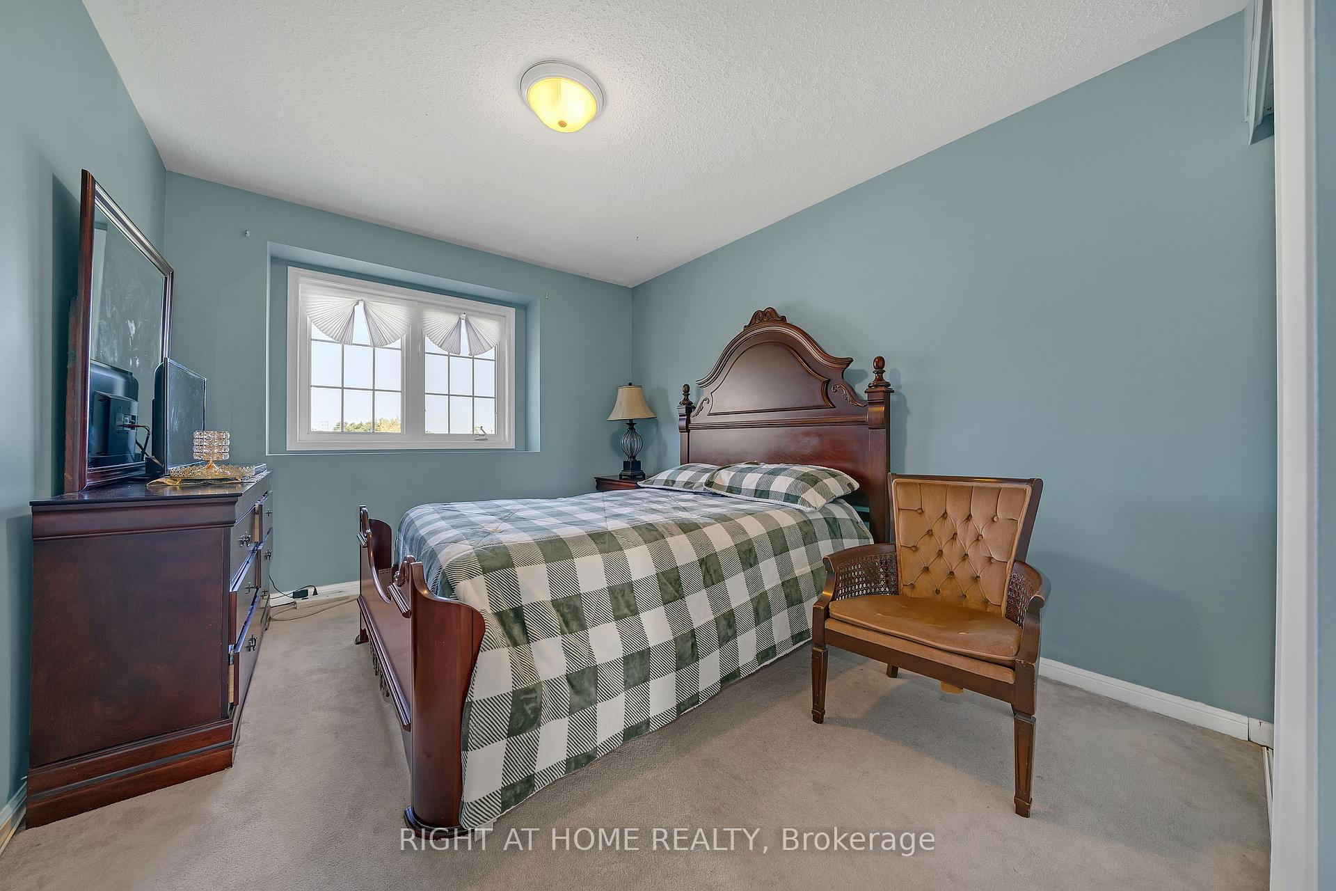 Photo 32 of 906 Bourne Crescent, Oshawa, Lakeview — HOMEH