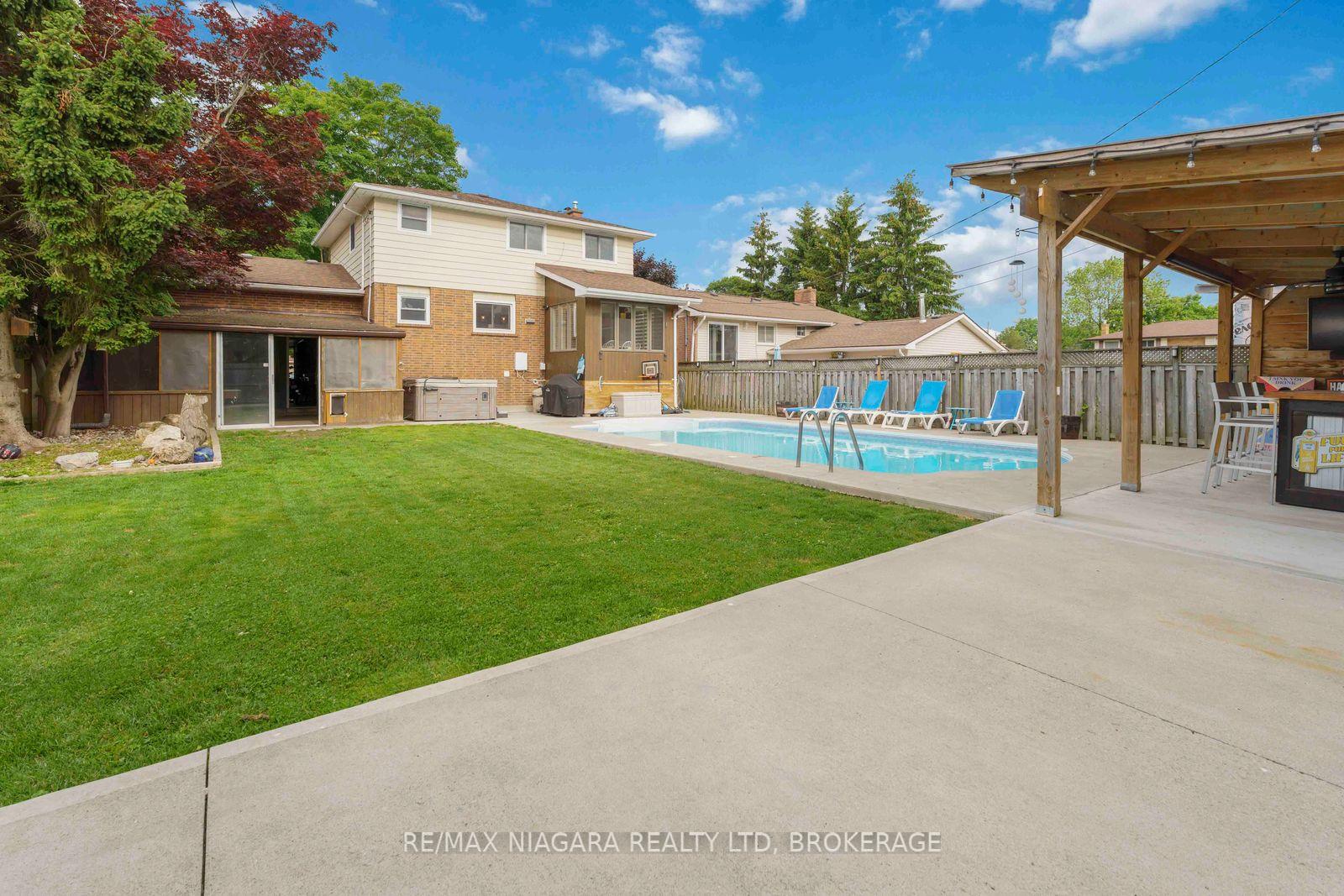 Photo 10 of 48 Michael Drive S, Port Colborne, Sugarloaf — HOMEH