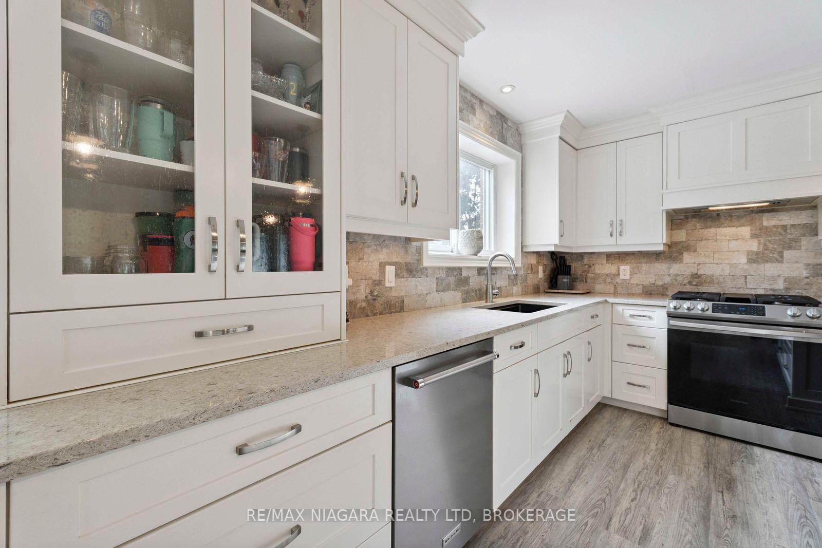 Photo 28 of 48 Michael Drive S, Port Colborne, Sugarloaf — HOMEH