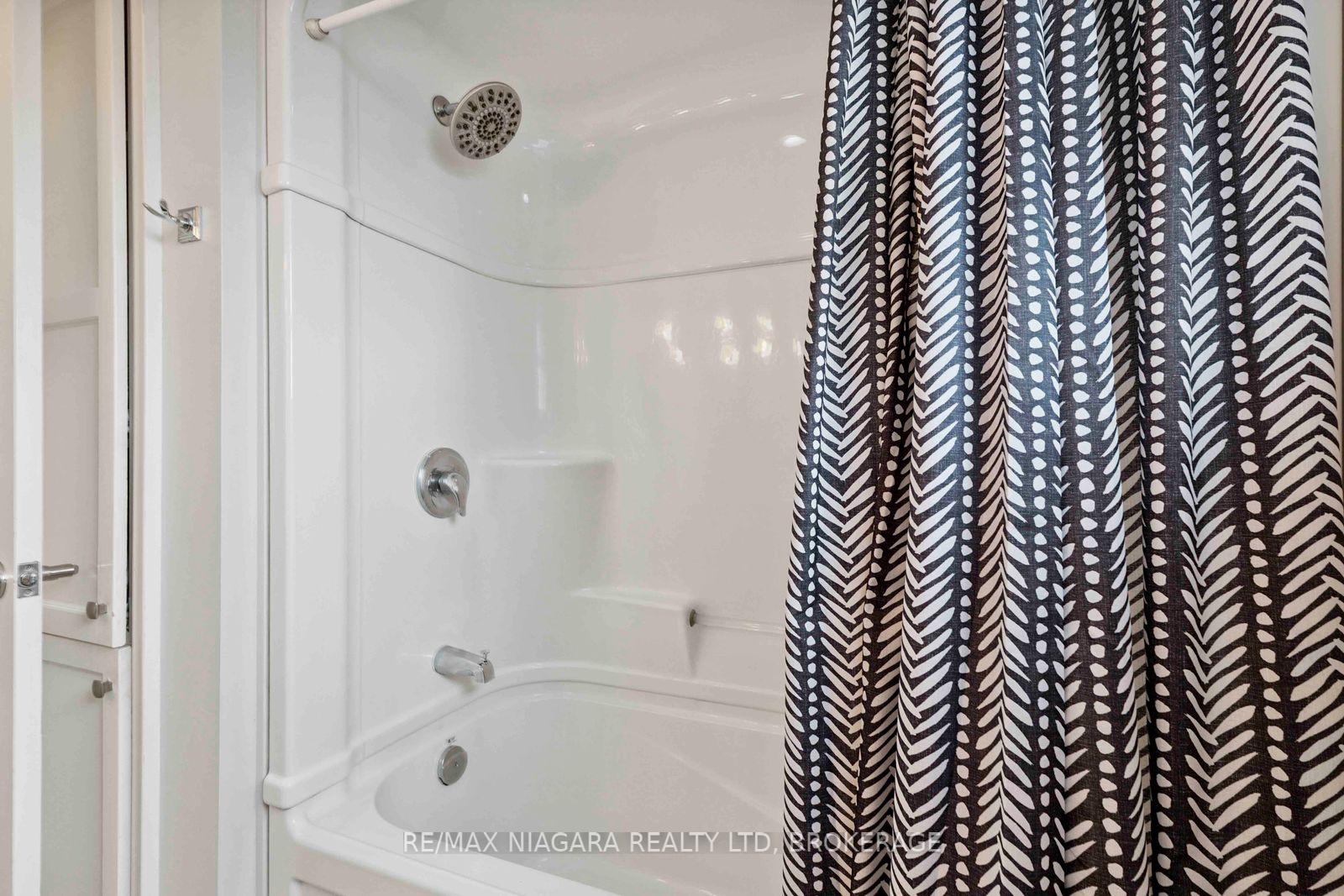 Photo 41 of 48 Michael Drive S, Port Colborne, Sugarloaf — HOMEH