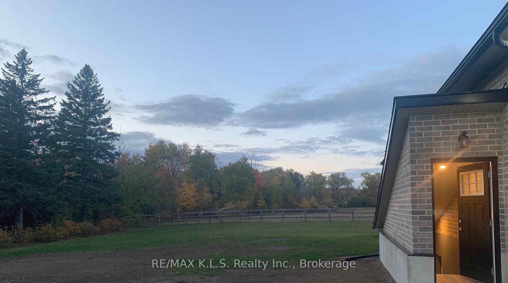 Photo 6 of Unit 1, 6662 Ellis Road, Puslinch, Puslinch Lake Settlement Areas — HOMEH