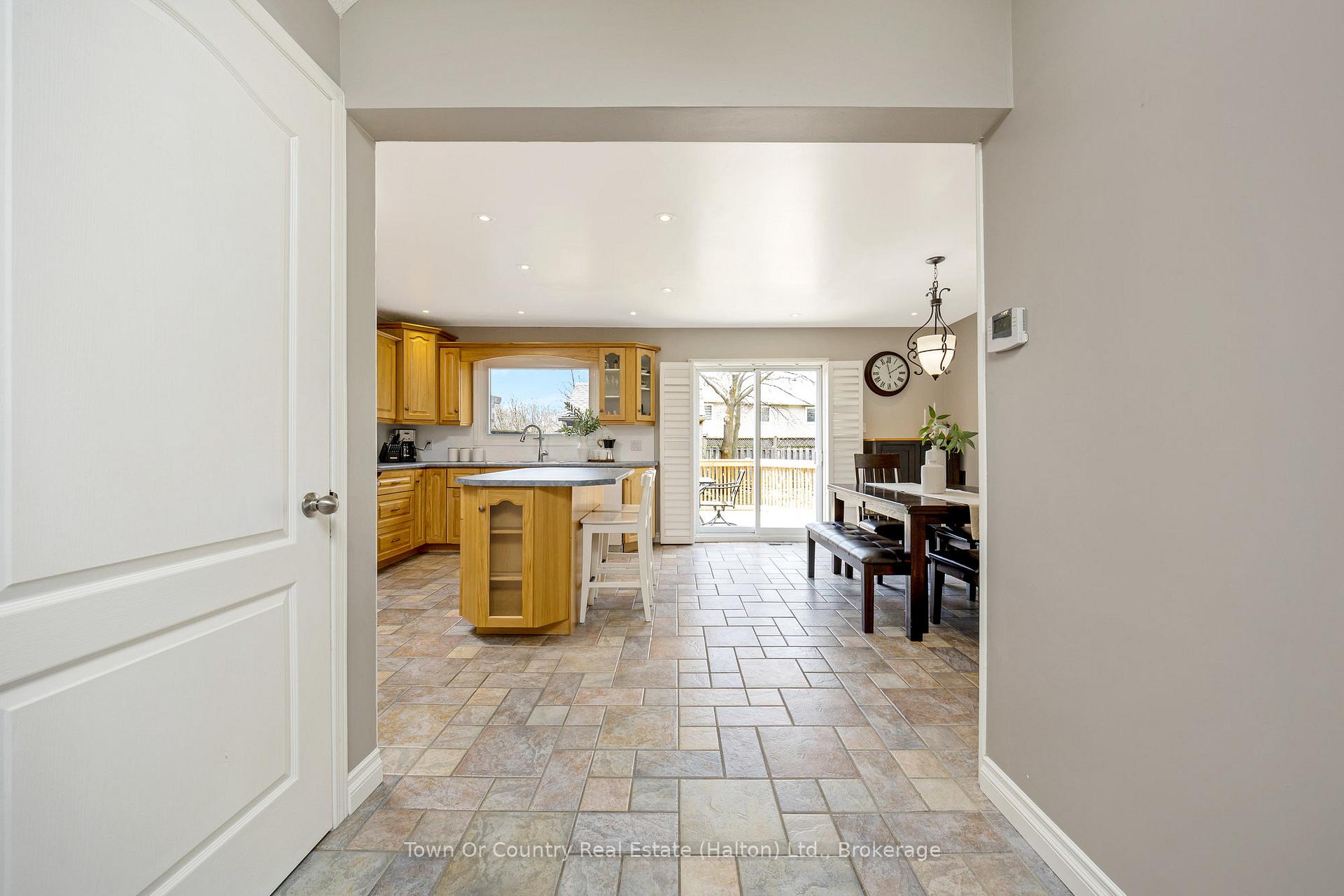 Photo 10 of 631 Laurier Avenue, Milton, Timberlea — HOMEH