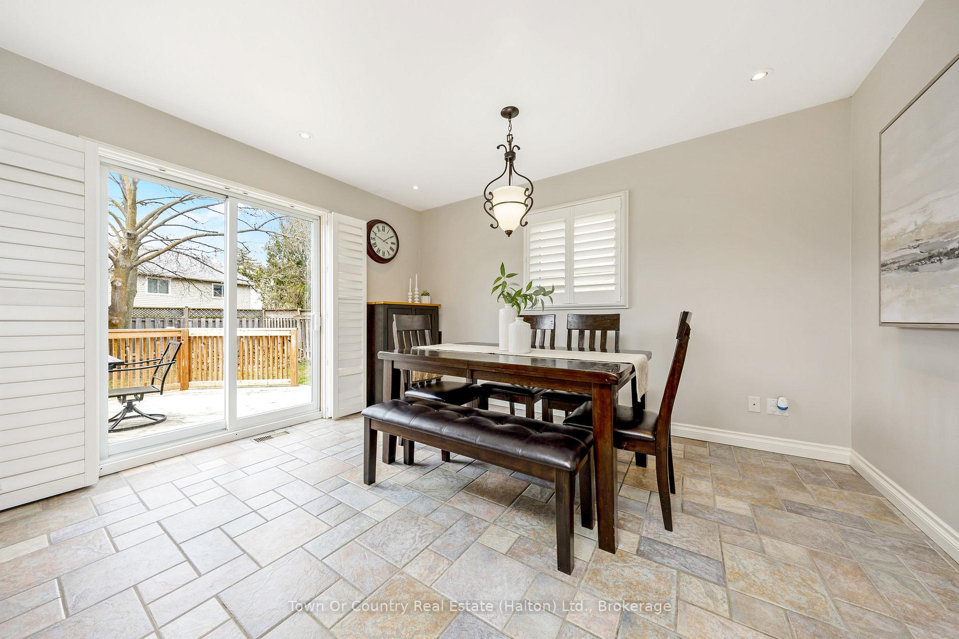 Photo 11 of 631 Laurier Avenue, Milton, Timberlea — HOMEH