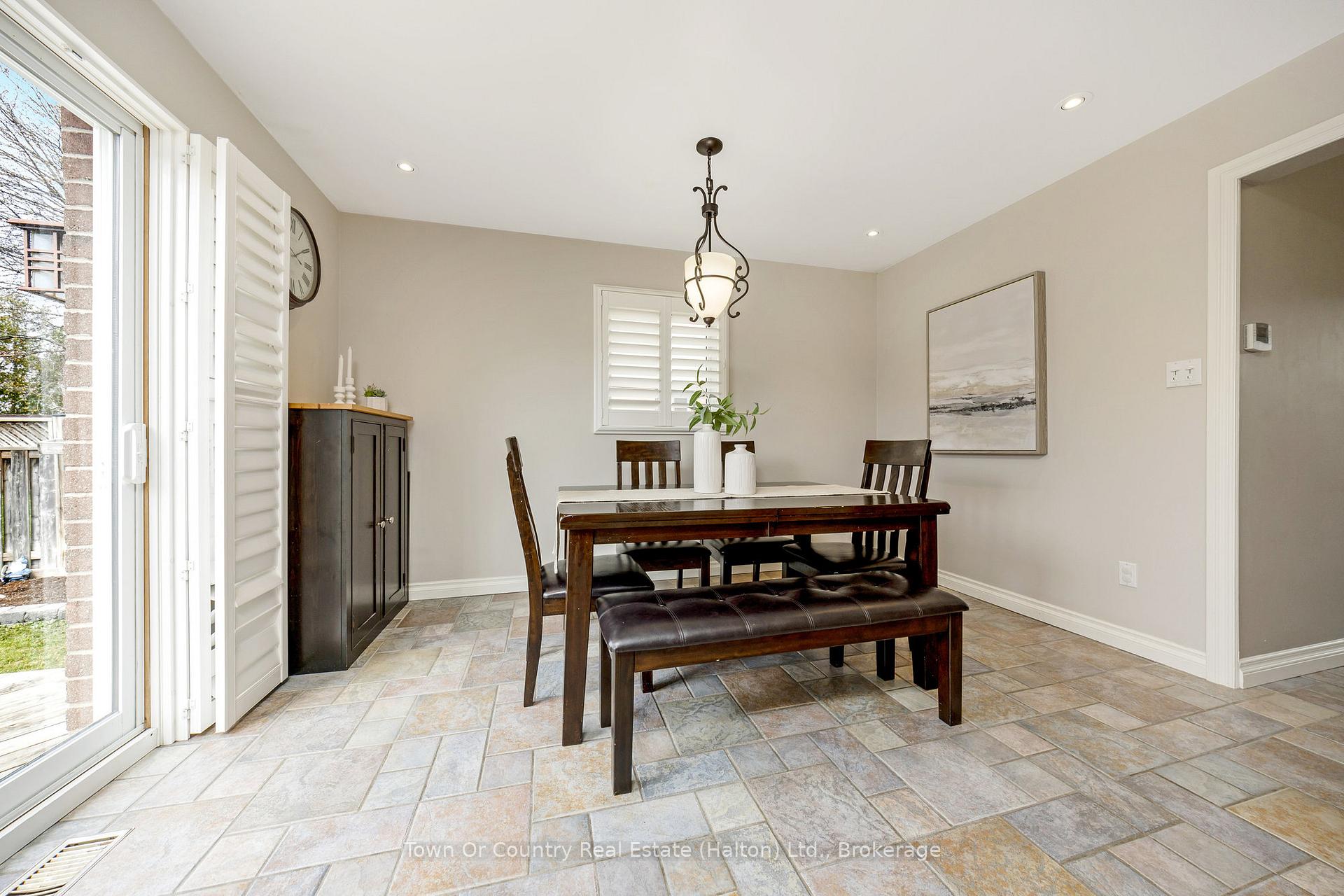 Photo 12 of 631 Laurier Avenue, Milton, Timberlea — HOMEH