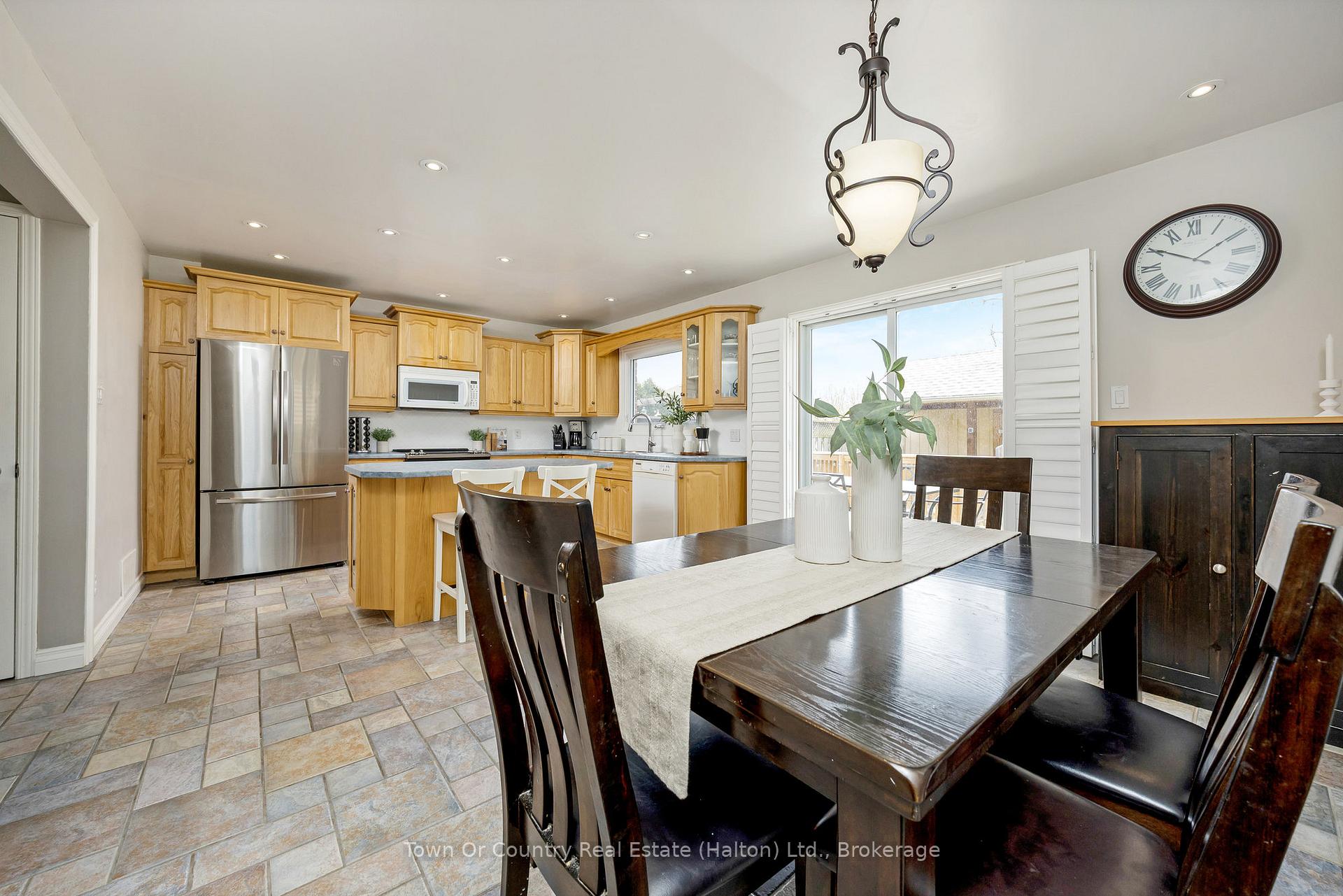Photo 13 of 631 Laurier Avenue, Milton, Timberlea — HOMEH