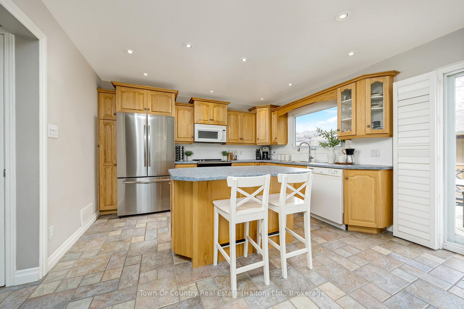 Photo 14 of 631 Laurier Avenue, Milton, Timberlea — HOMEH