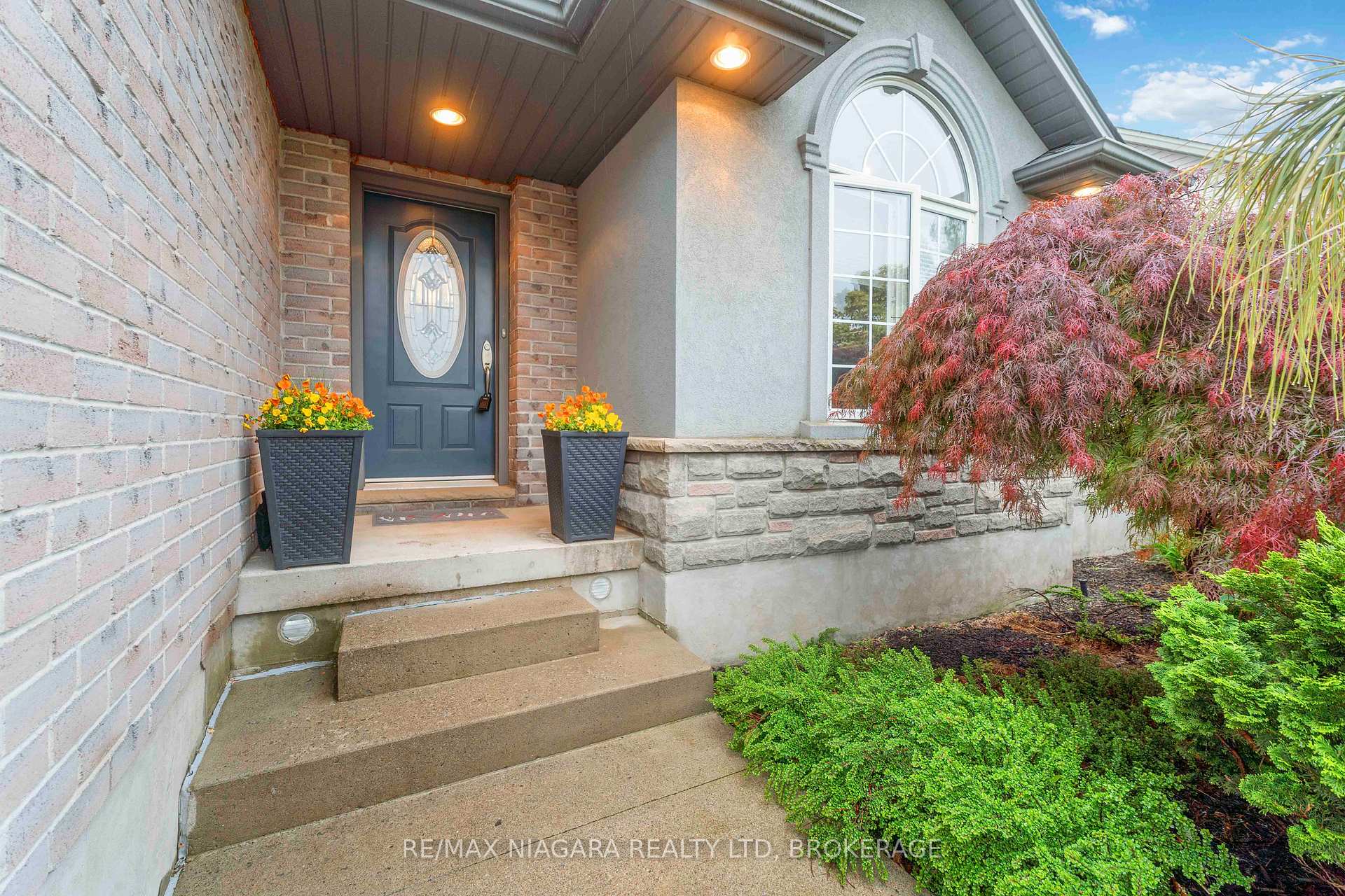 Photo 3 of 4800 Lyon's Parkway, Niagara Falls, Lyons Creek — HOMEH