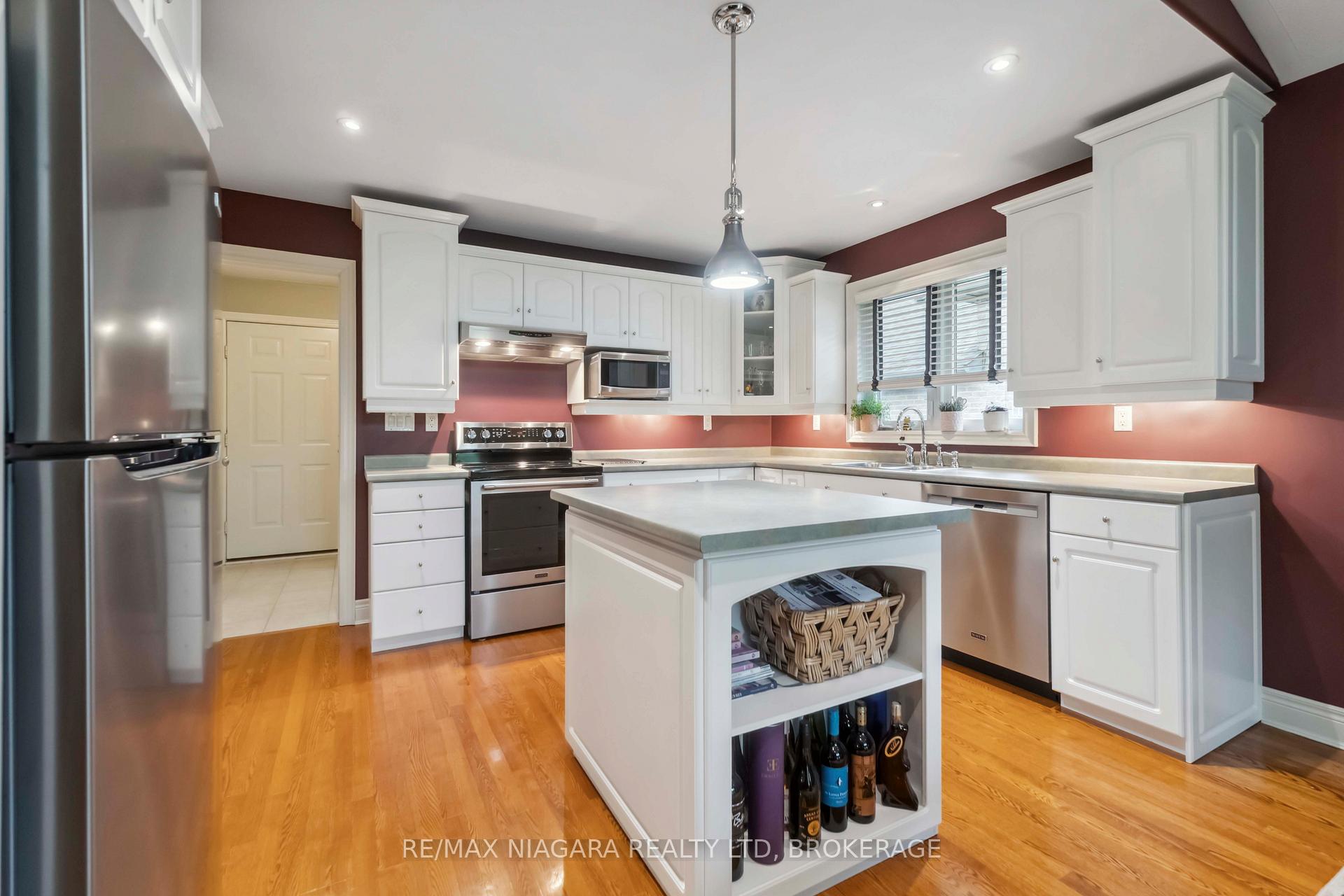 Photo 13 of 4800 Lyon's Parkway, Niagara Falls, Lyons Creek — HOMEH