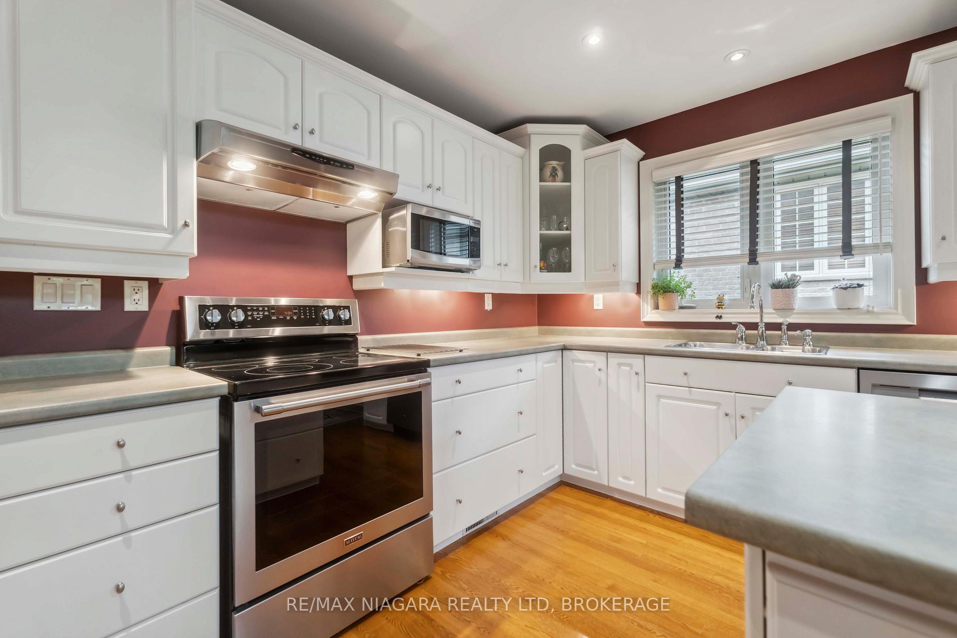 Photo 15 of 4800 Lyon's Parkway, Niagara Falls, Lyons Creek — HOMEH
