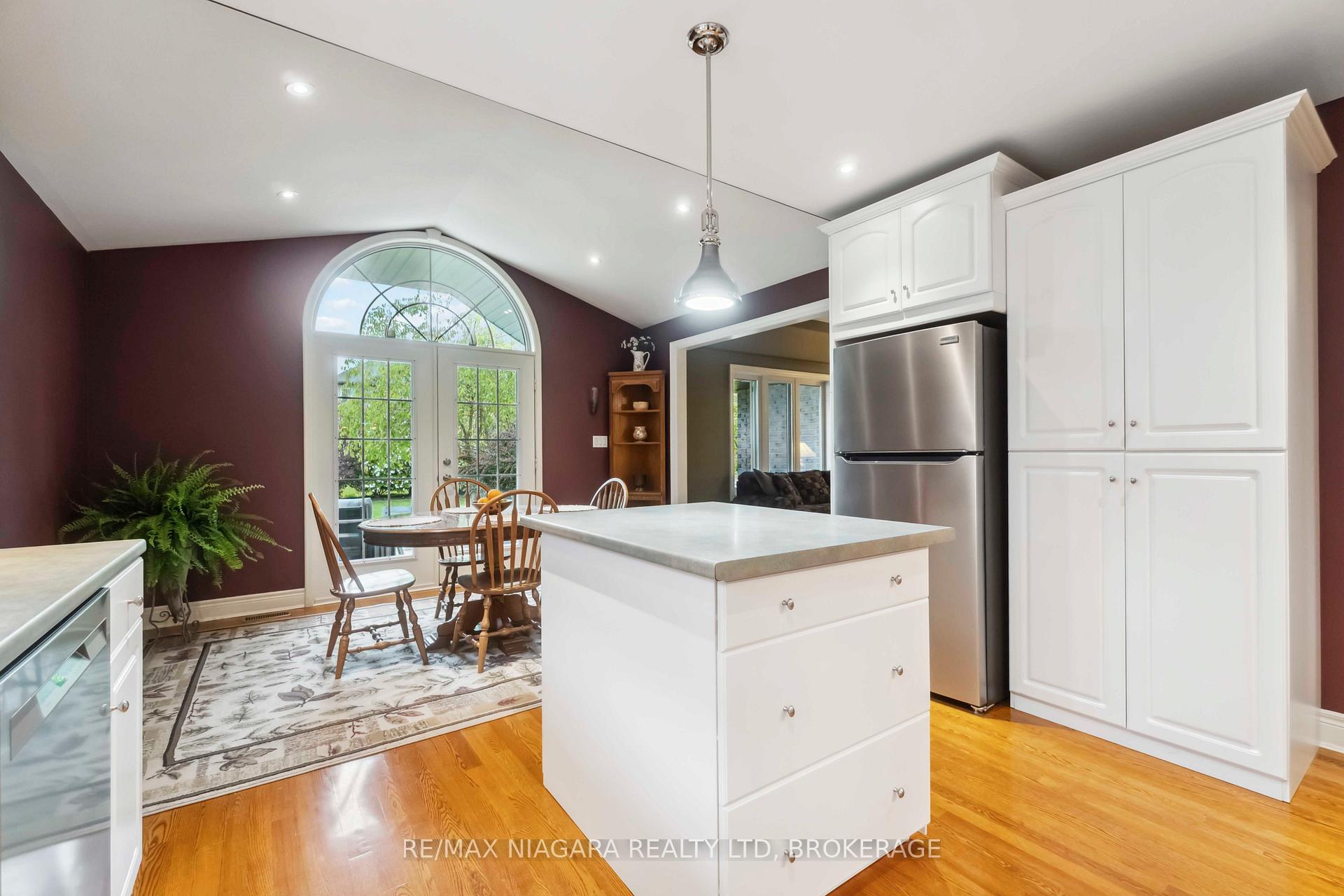 Photo 16 of 4800 Lyon's Parkway, Niagara Falls, Lyons Creek — HOMEH