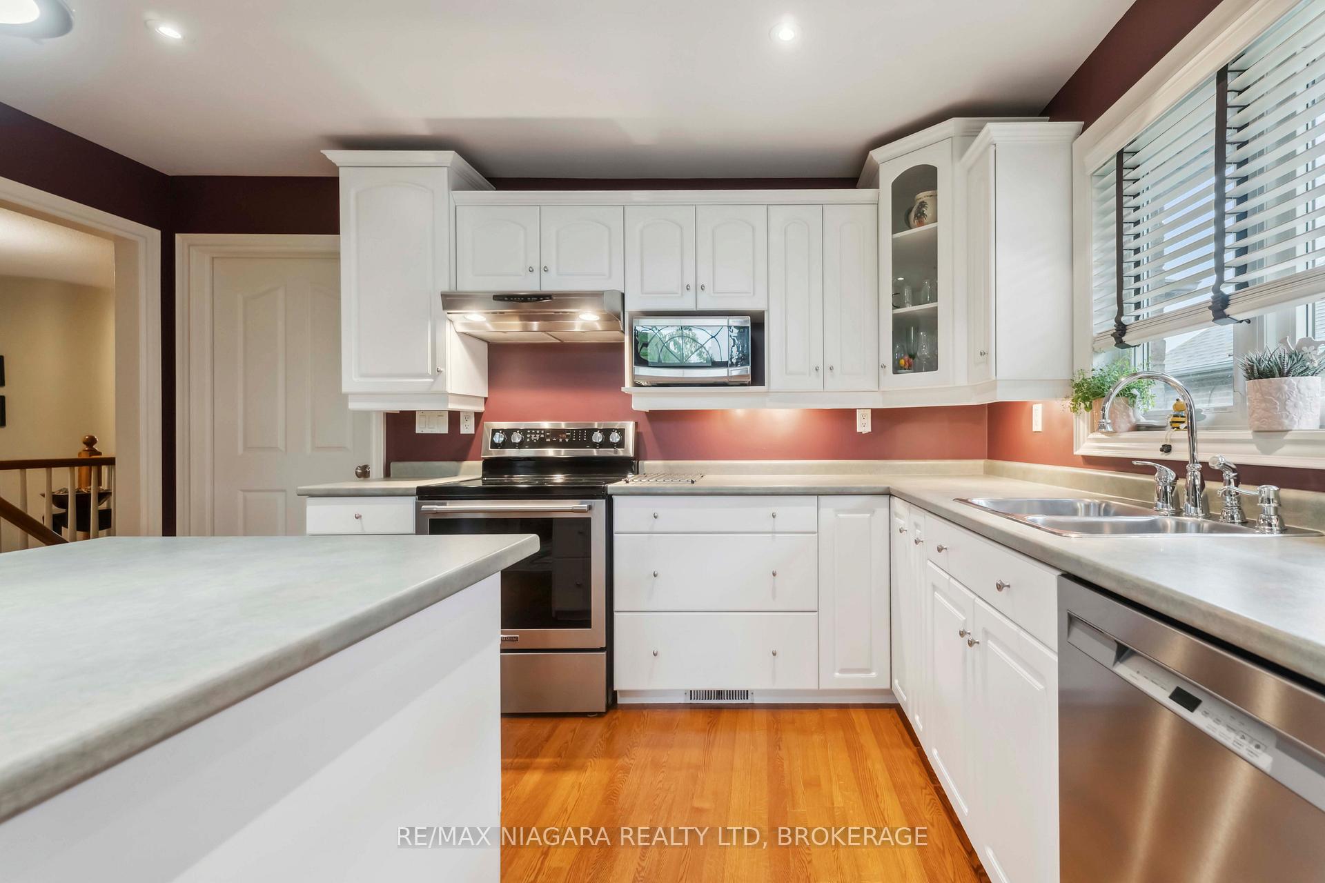 Photo 17 of 4800 Lyon's Parkway, Niagara Falls, Lyons Creek — HOMEH