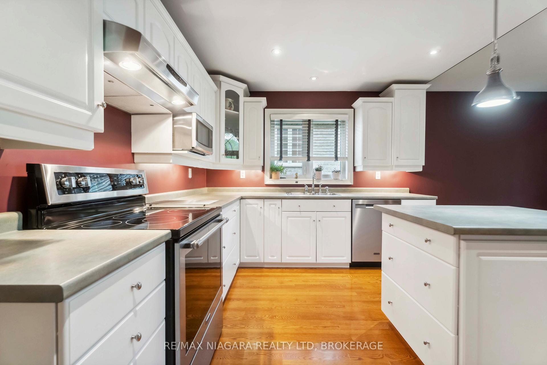 Photo 18 of 4800 Lyon's Parkway, Niagara Falls, Lyons Creek — HOMEH