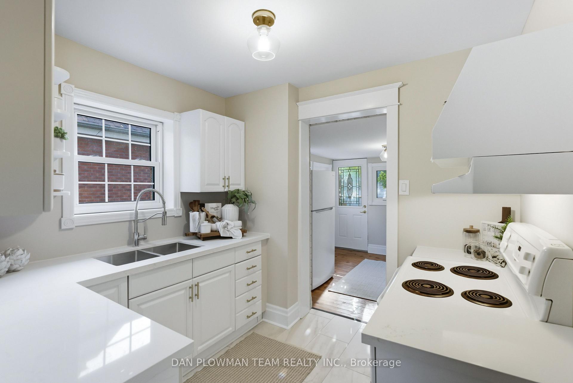 Photo 11 of 156 Roxborough Avenue, Oshawa, O'Neill — HOMEH