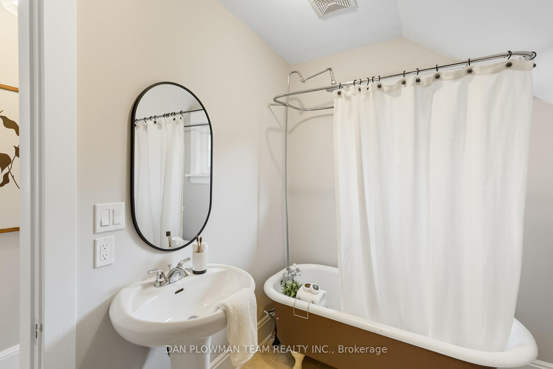Photo 32 of 156 Roxborough Avenue, Oshawa, O'Neill — HOMEH