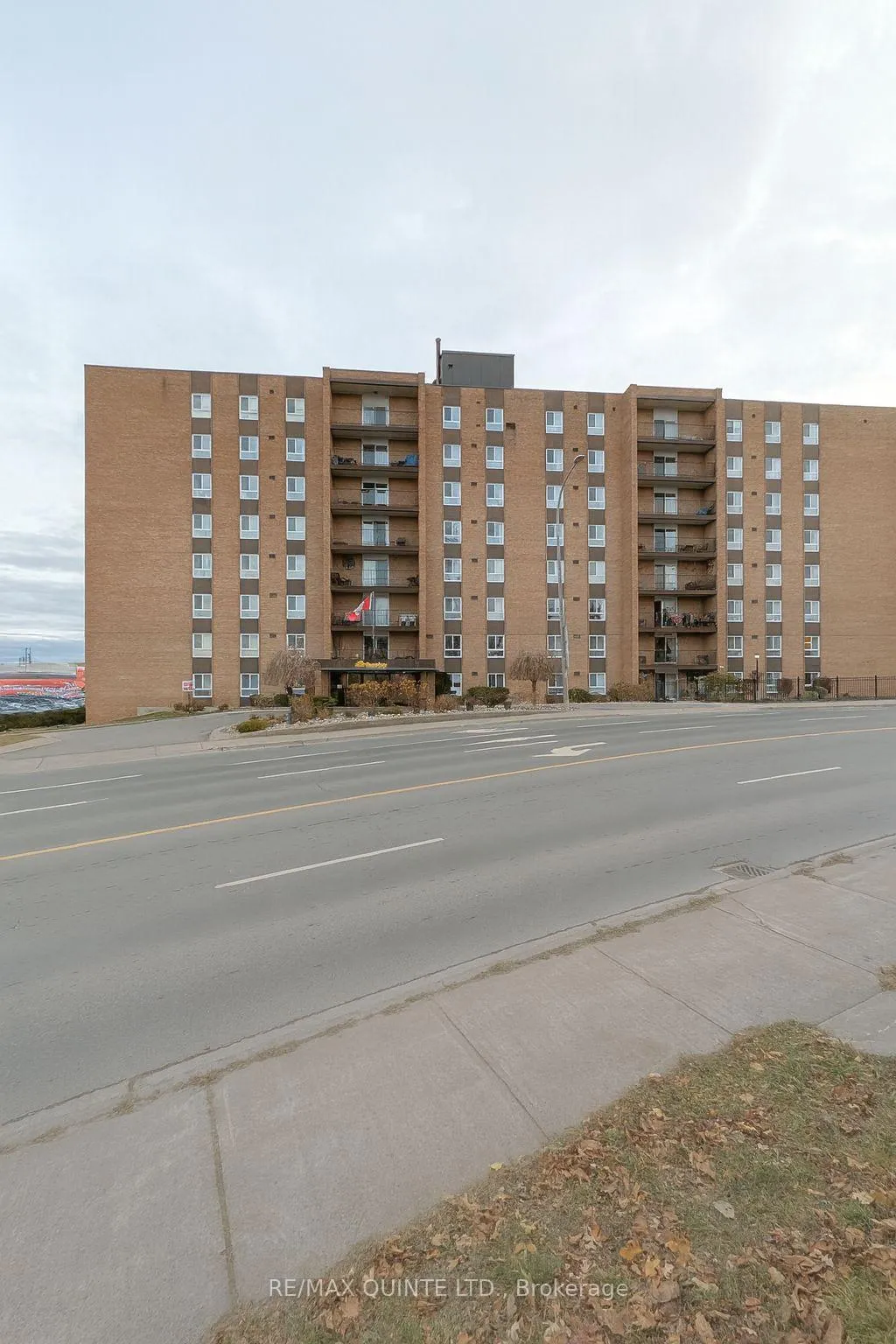 Front of Unit PH2, 141 Dundas Street