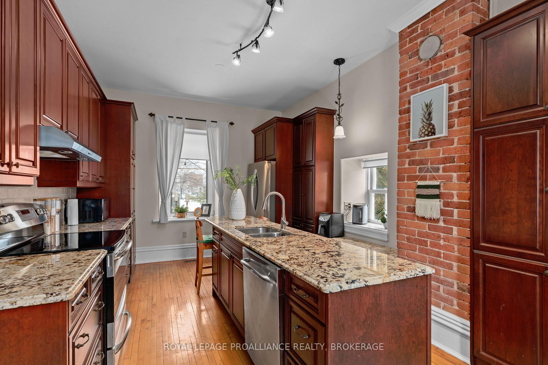 Photo 9 of 21 Earl Street, Kingston, Central City East — HOMEH