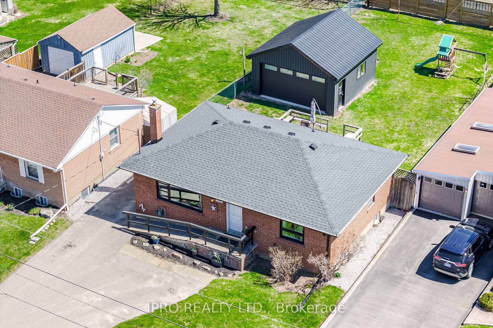 Front of 308 Kingsleigh Court