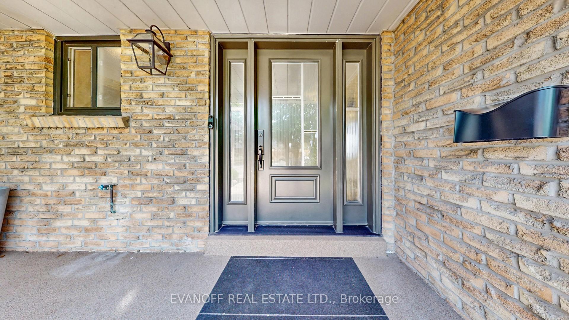 Photo 2 of 558 Edge Lane, Pickering, West Shore — HOMEH