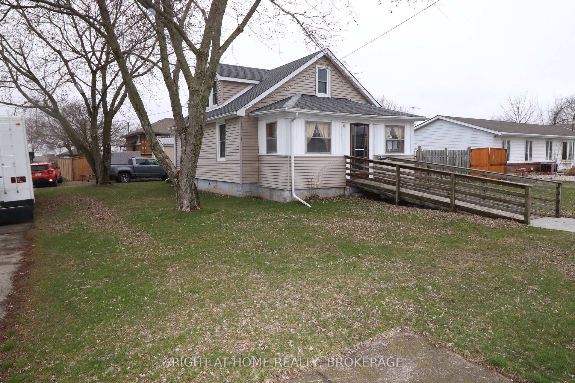 Photo 3 of 91 Knoll Street, Port Colborne, Main Street — HOMEH
