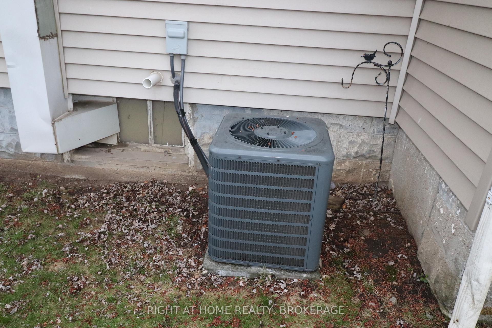 Photo 7 of 91 Knoll Street, Port Colborne, Main Street — HOMEH