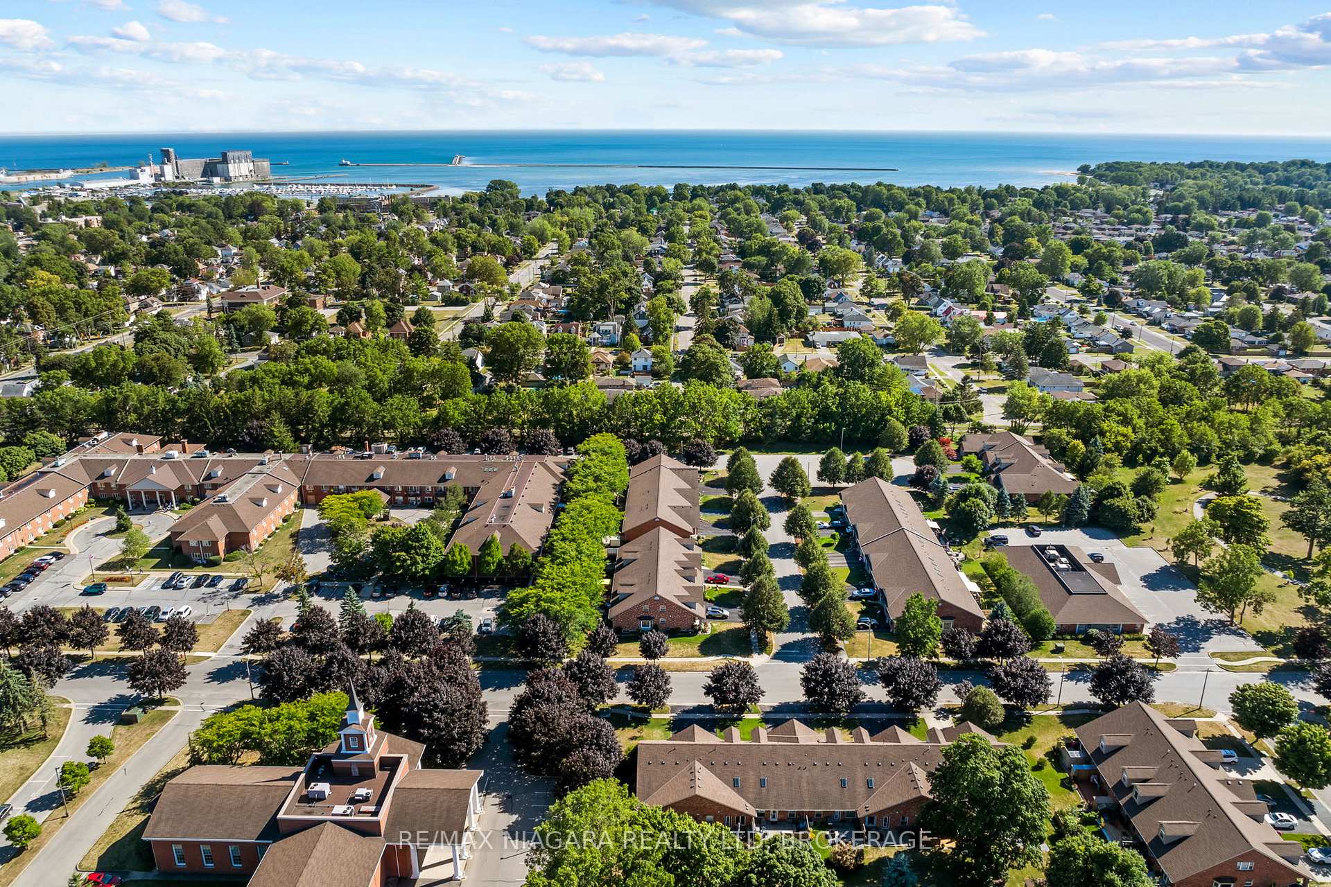 Photo 2 of 23 Portal Drive, Port Colborne, Sugarloaf — HOMEH