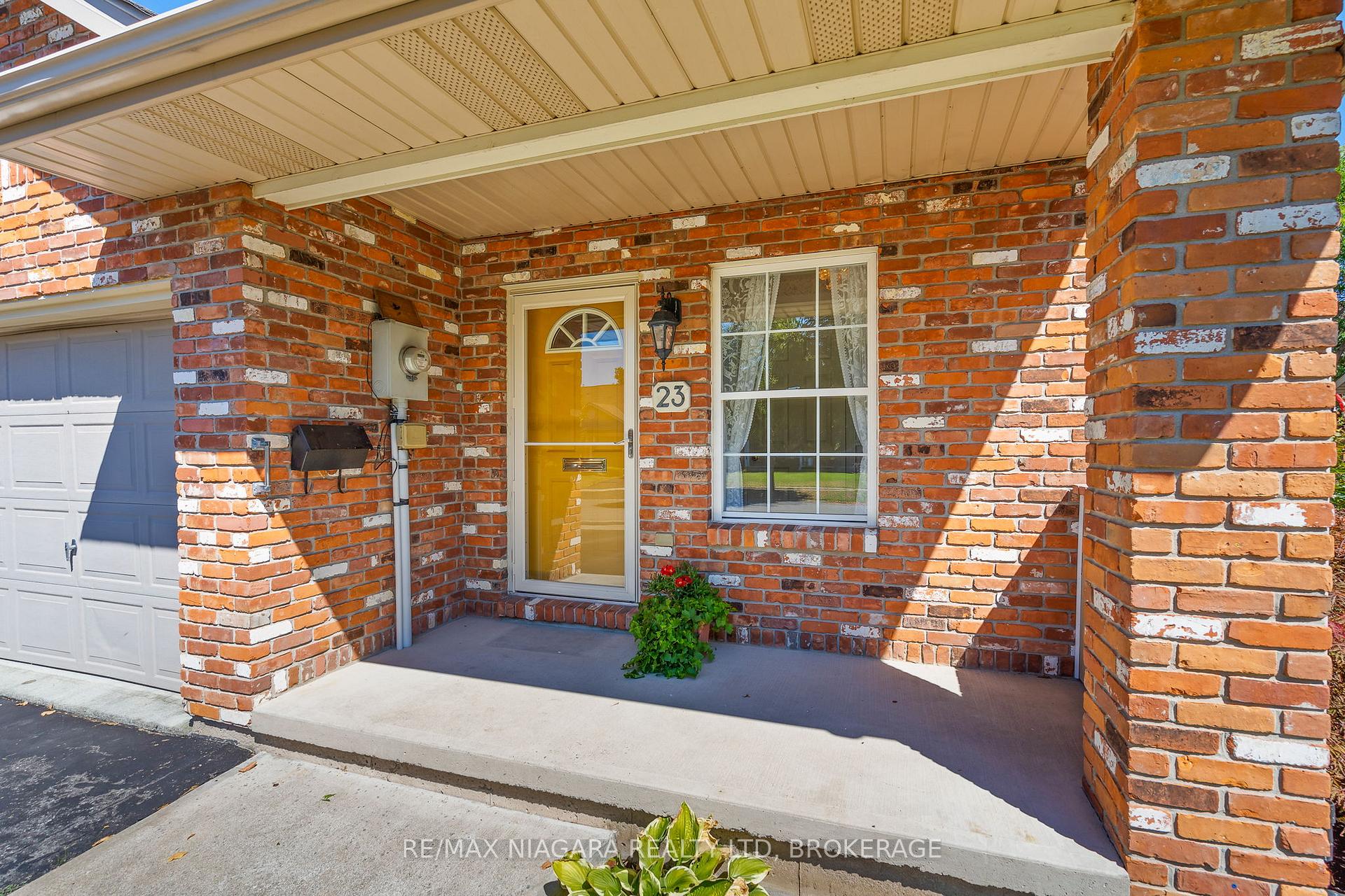 Photo 4 of 23 Portal Drive, Port Colborne, Sugarloaf — HOMEH