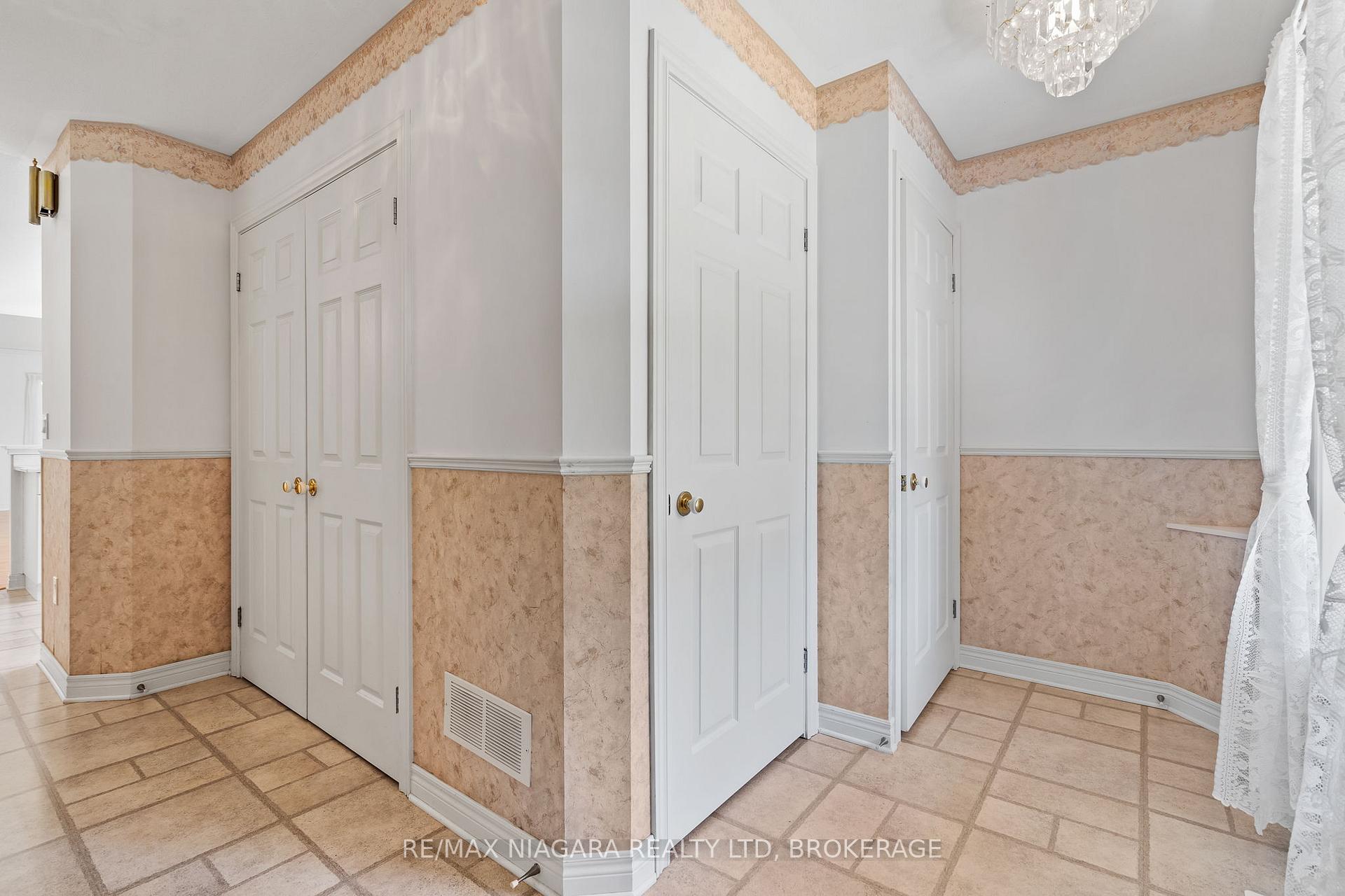 Photo 6 of 23 Portal Drive, Port Colborne, Sugarloaf — HOMEH