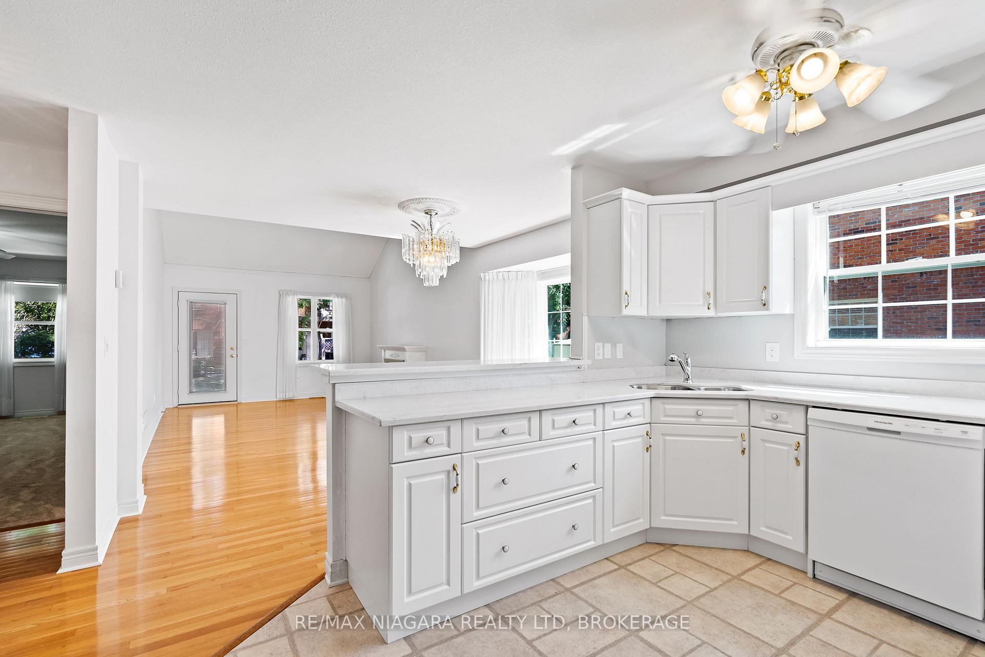 Photo 8 of 23 Portal Drive, Port Colborne, Sugarloaf — HOMEH