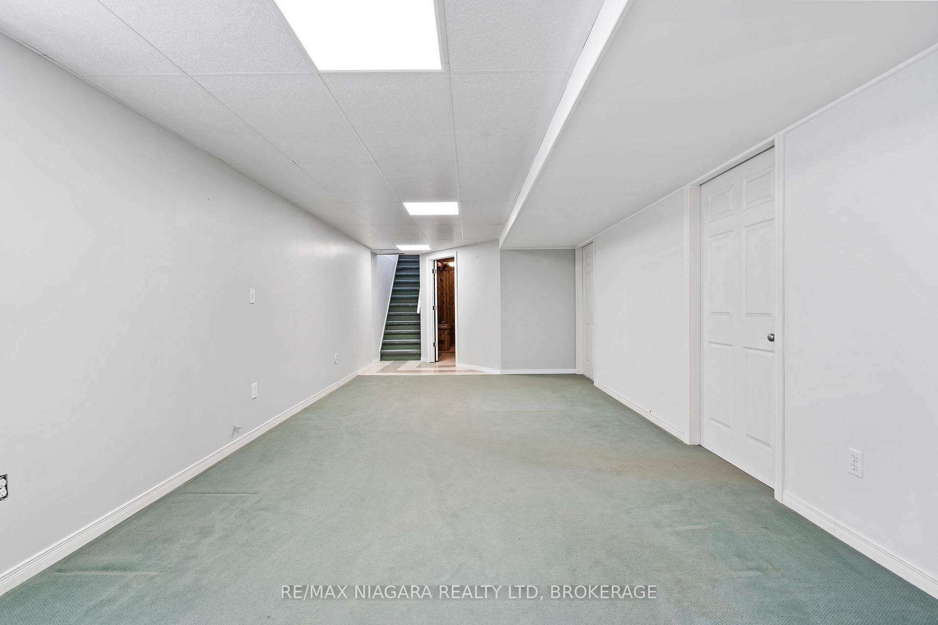 Photo 26 of 23 Portal Drive, Port Colborne, Sugarloaf — HOMEH