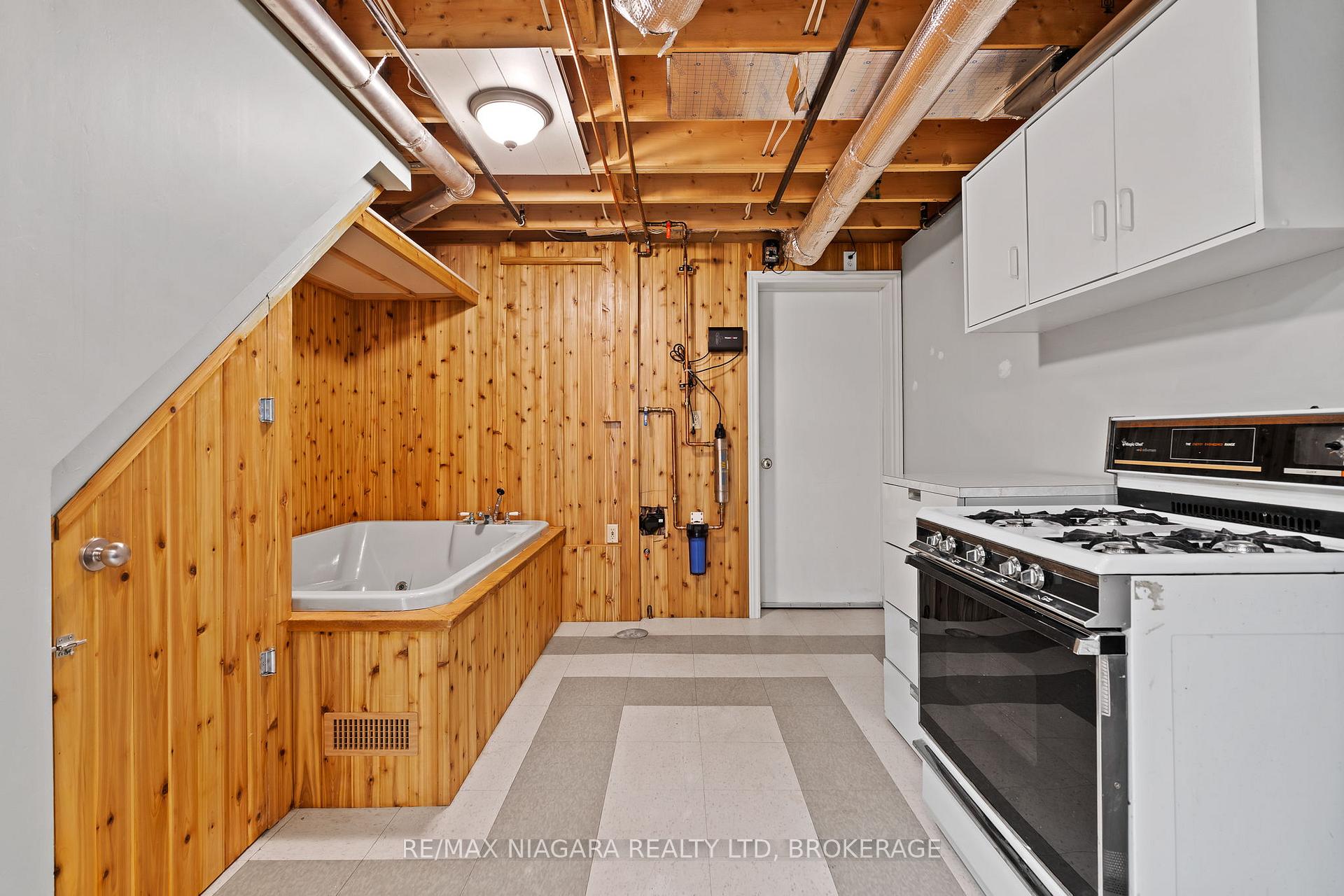 Photo 27 of 23 Portal Drive, Port Colborne, Sugarloaf — HOMEH